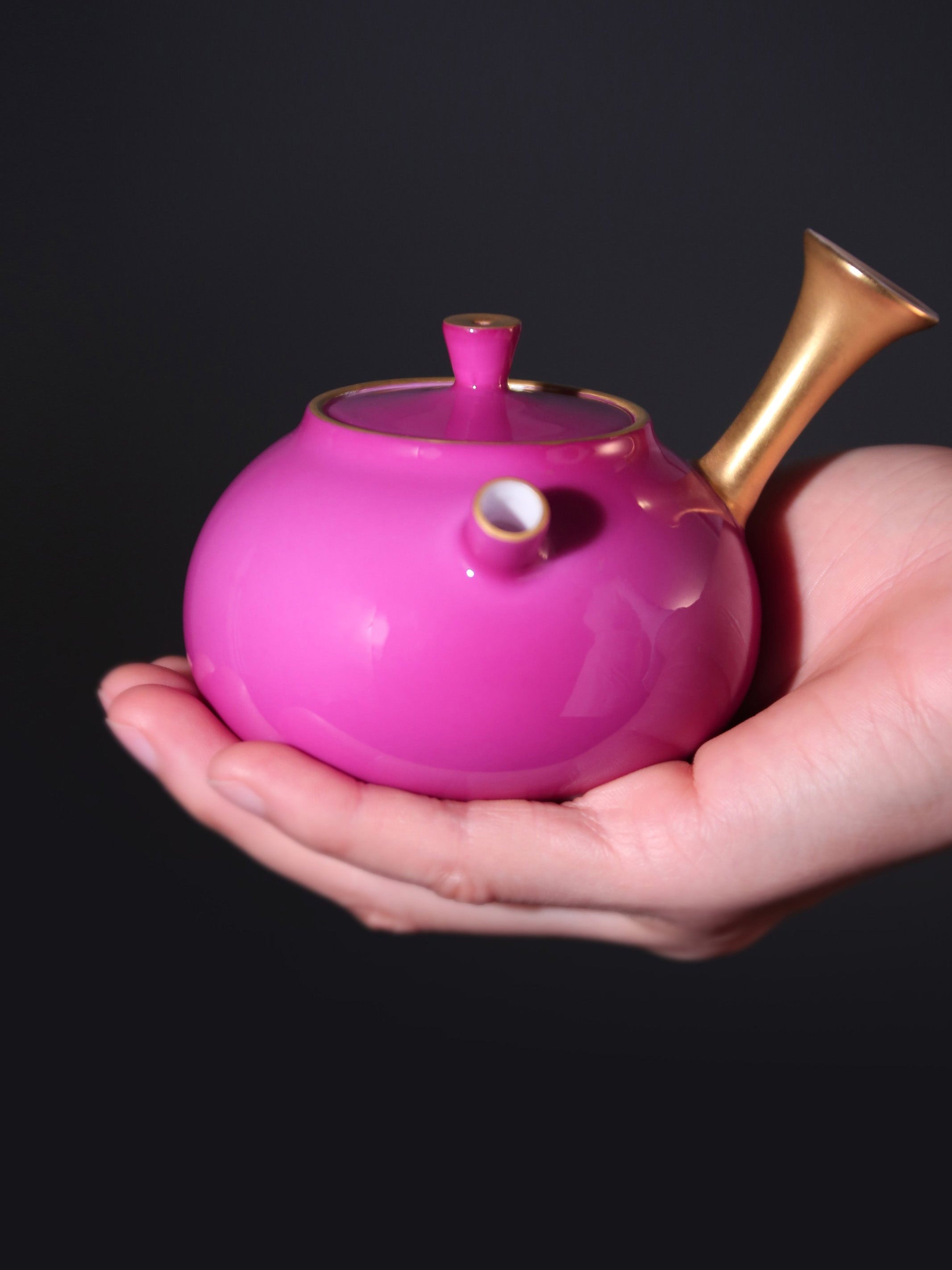 Rouge and gold handle