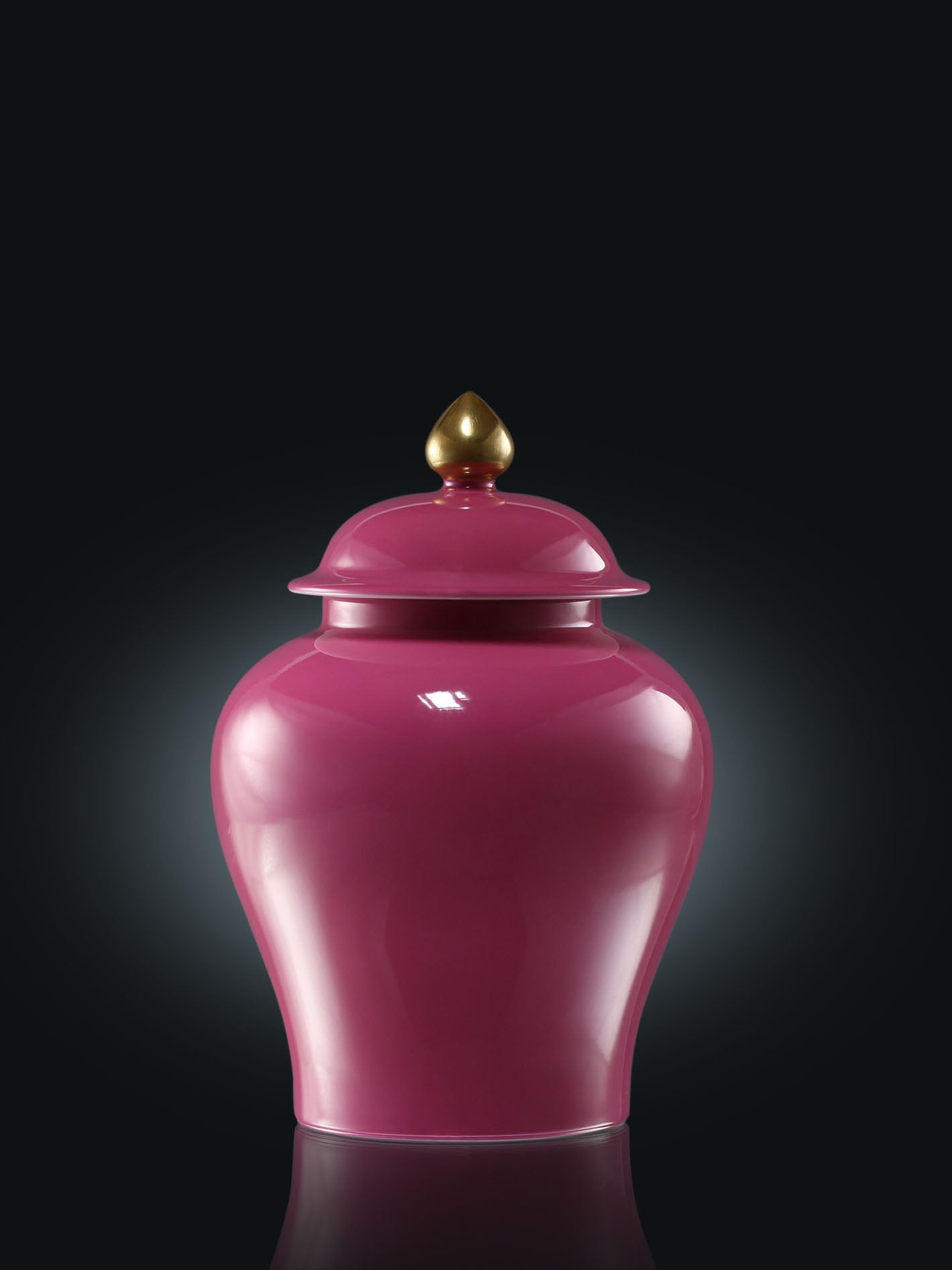 Rouge stains the jar / Rouge lingers in the general's wine pot