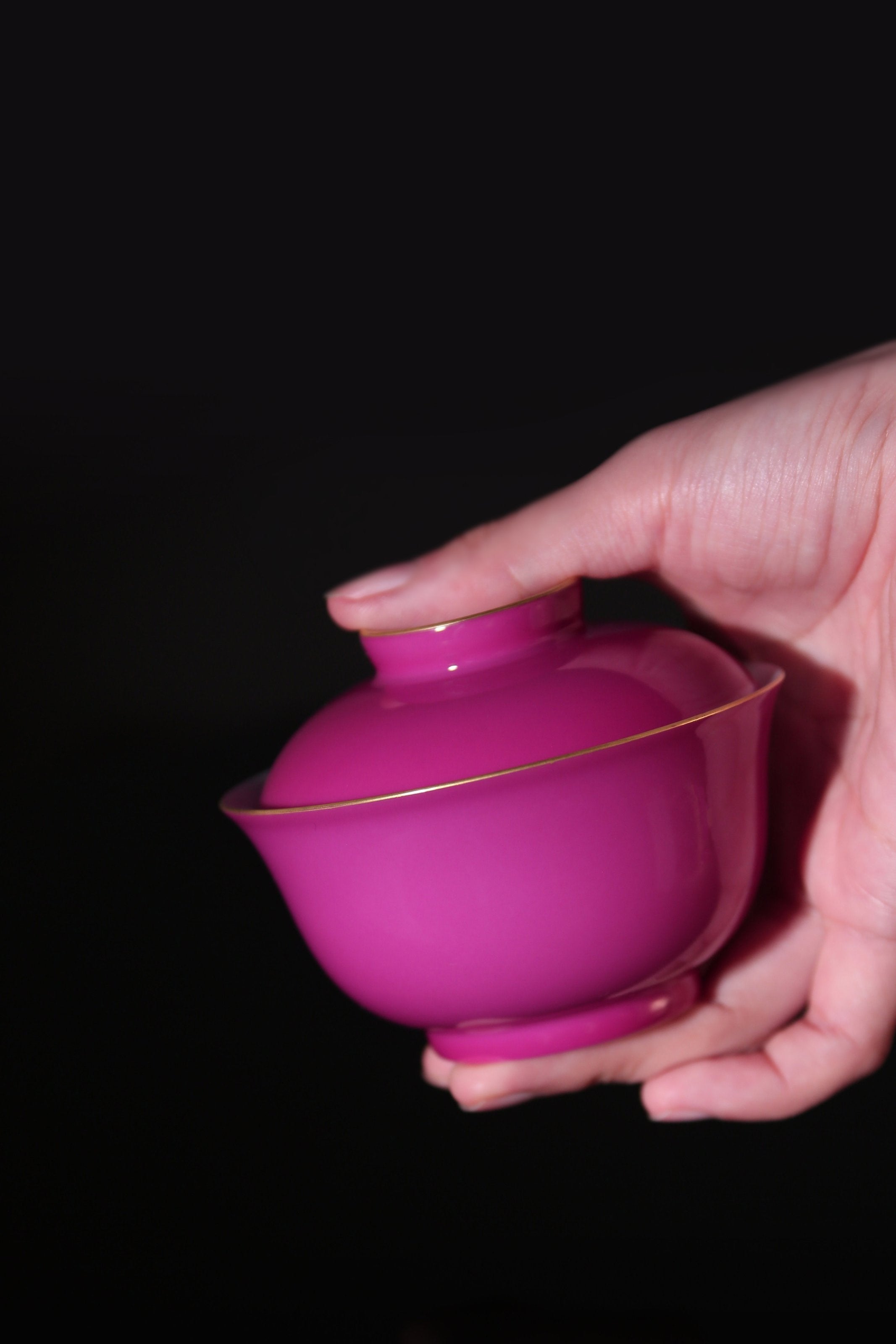 Rouge stains the bowl with gold, / Rouge leaves a trail of intoxication.