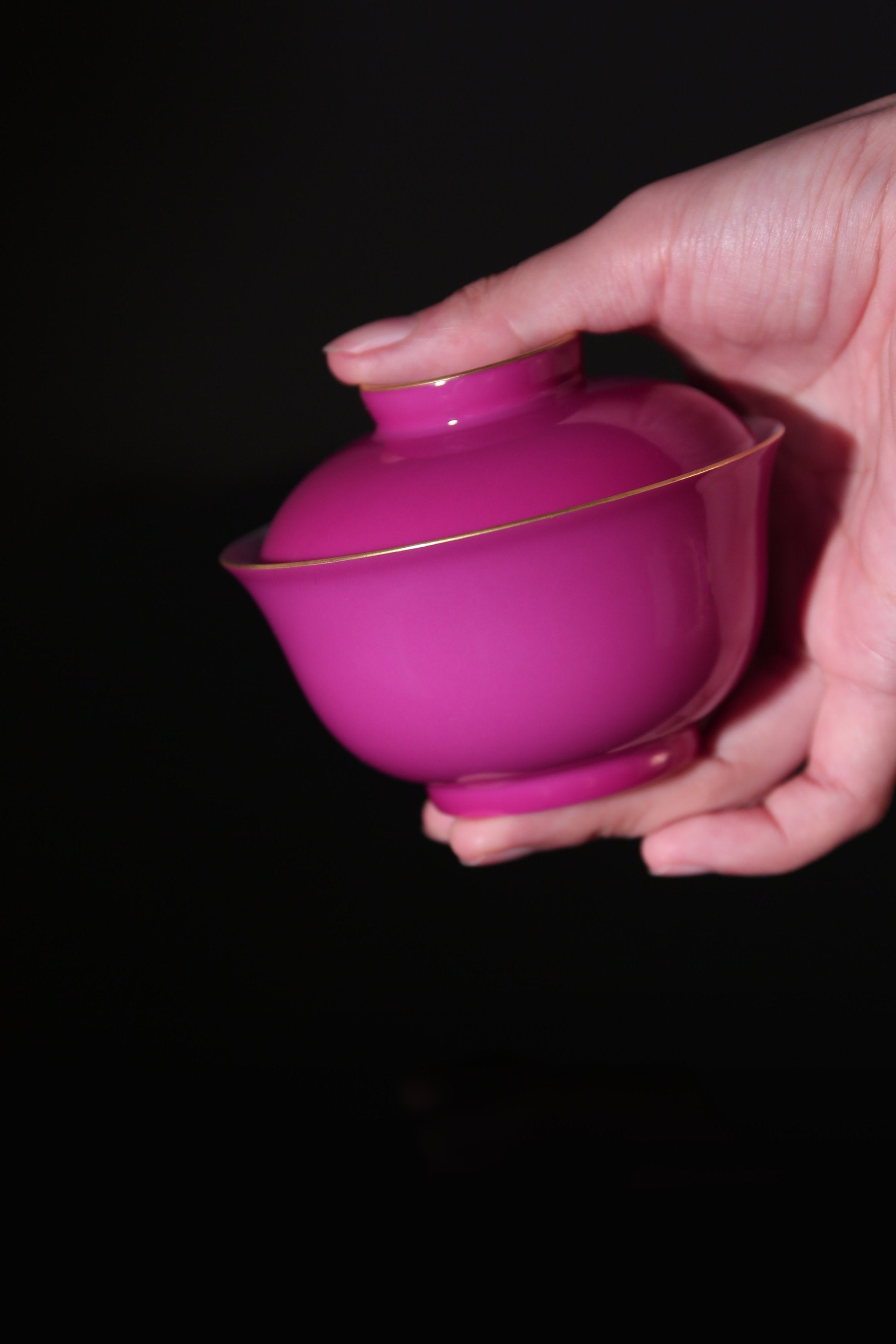 Rouge stains the bowl with gold, / Rouge leaves a trail of intoxication.