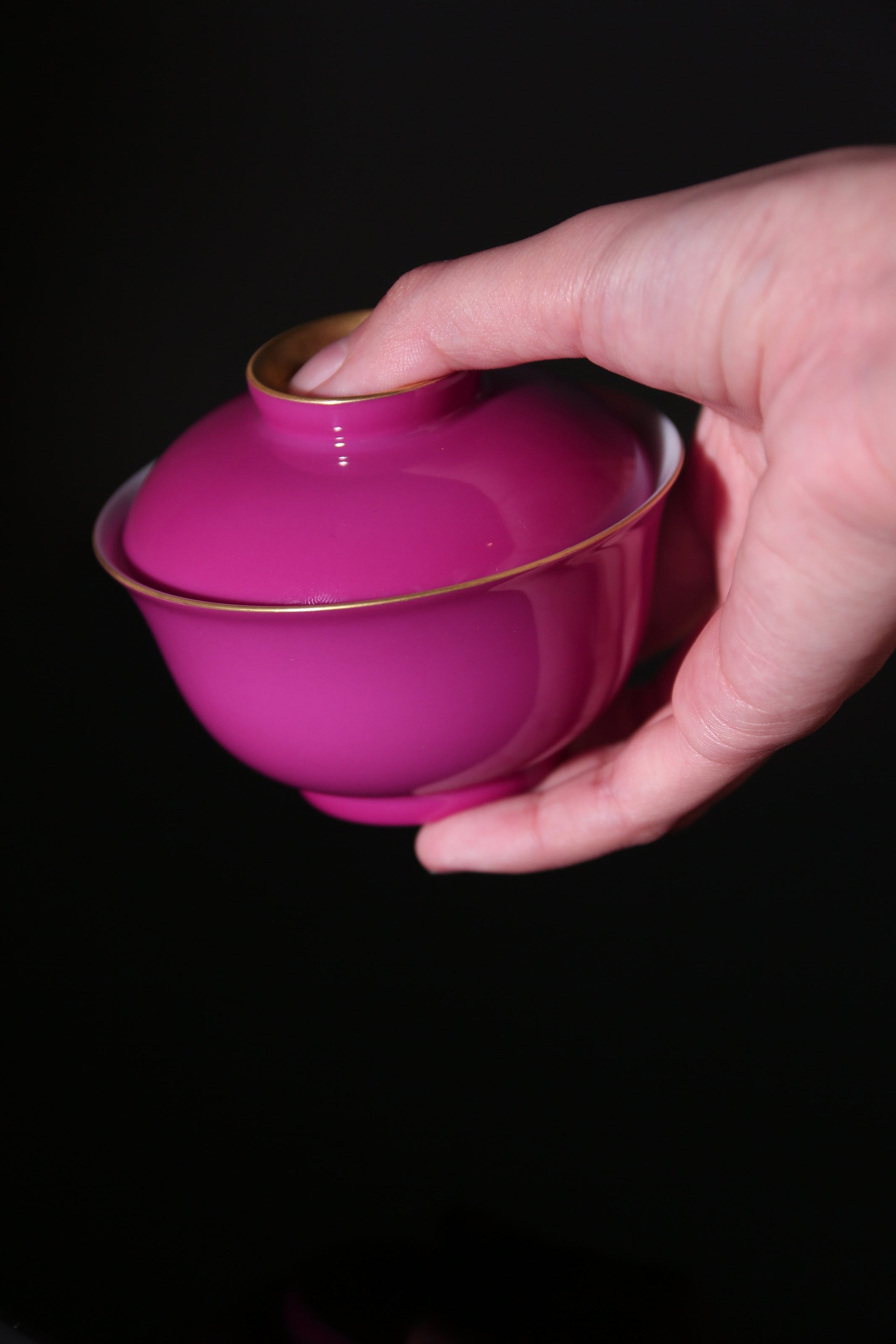 Rouge stains the bowl with gold, / Rouge leaves a trail of intoxication.