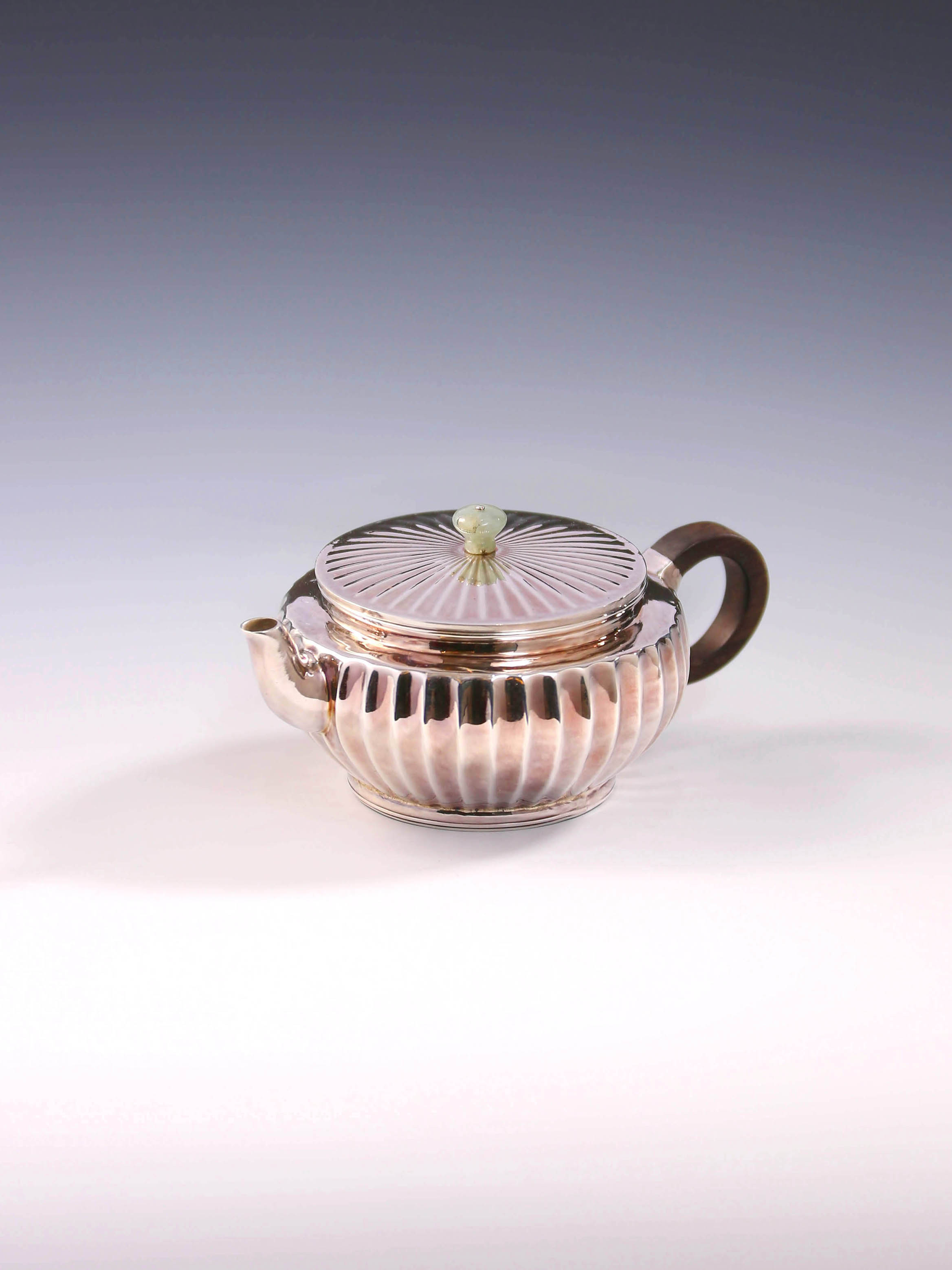 Slender small gold pattern