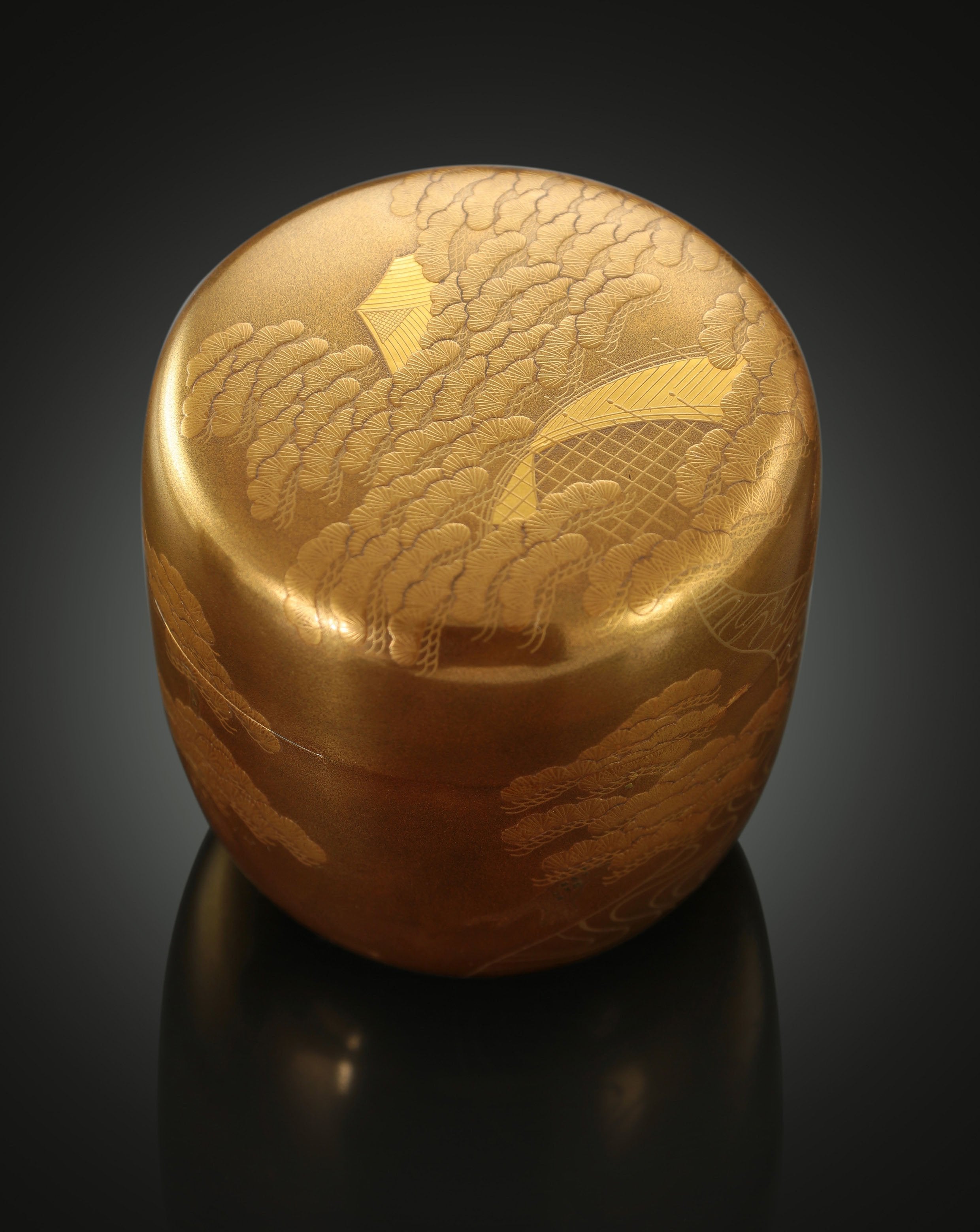 Ichigo Ichizoku-zukuri (a type of tea date) with landscape and maki-e pattern.