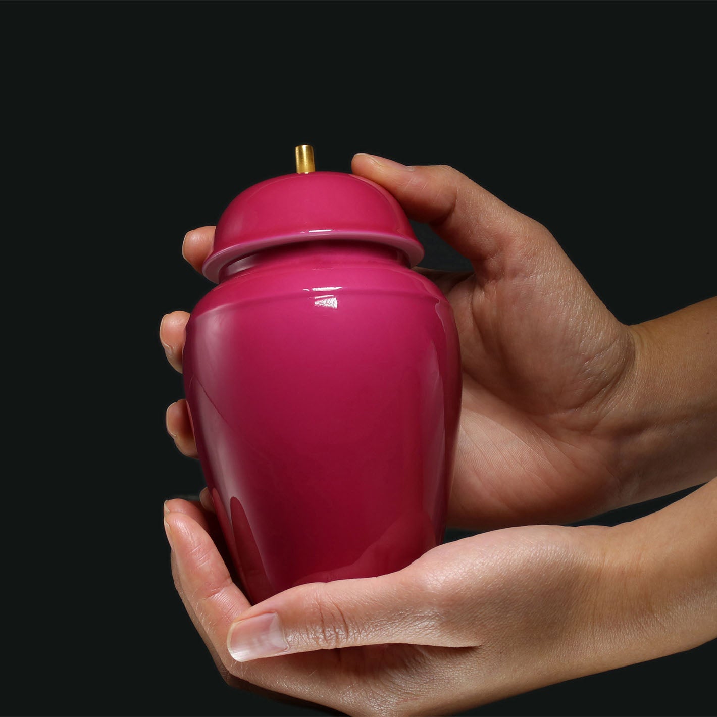 Rouge stains the delicate jar / Rouge lingers in the air