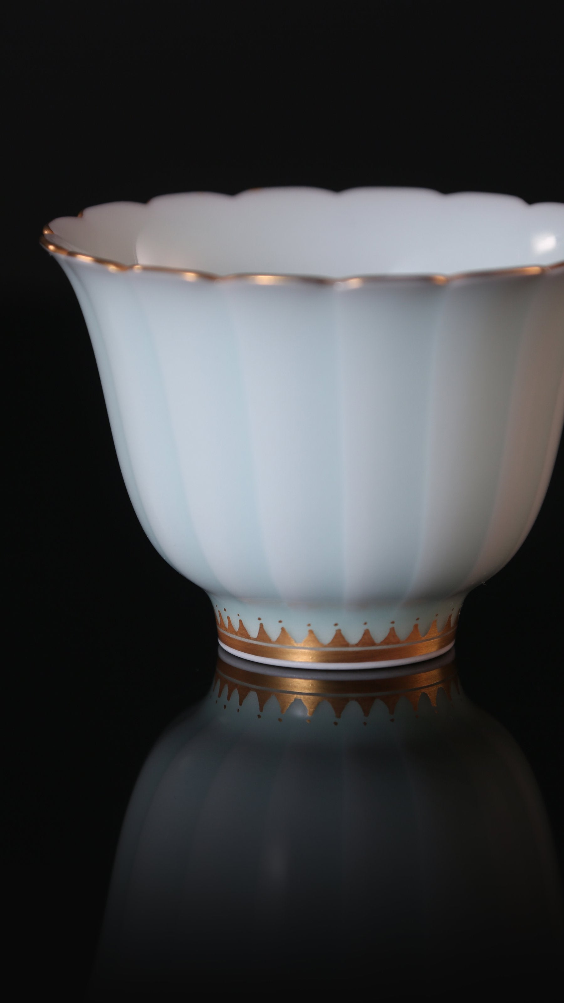 Shadow-carved Golden Bell Cup