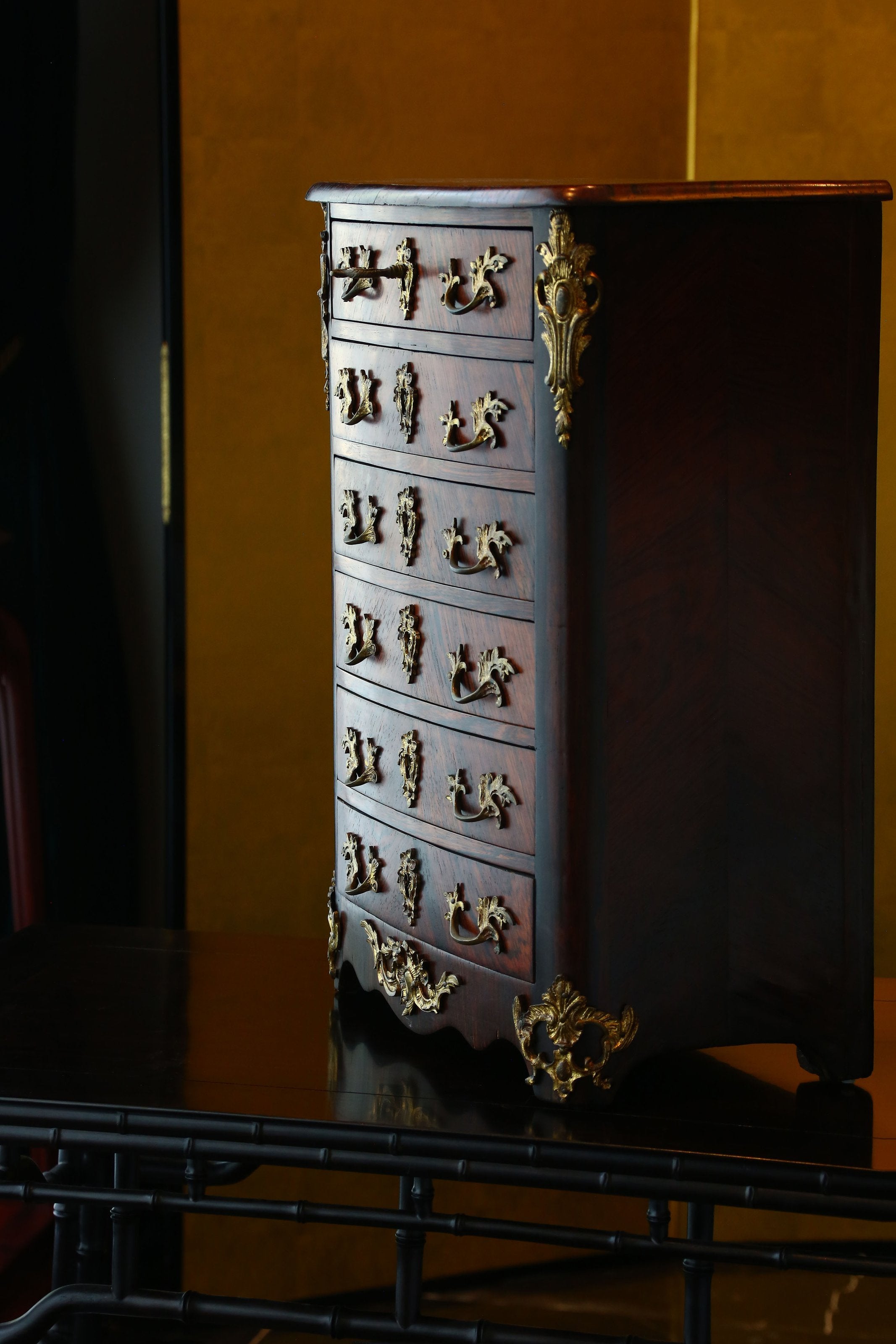 18th-century English six-drawer chest