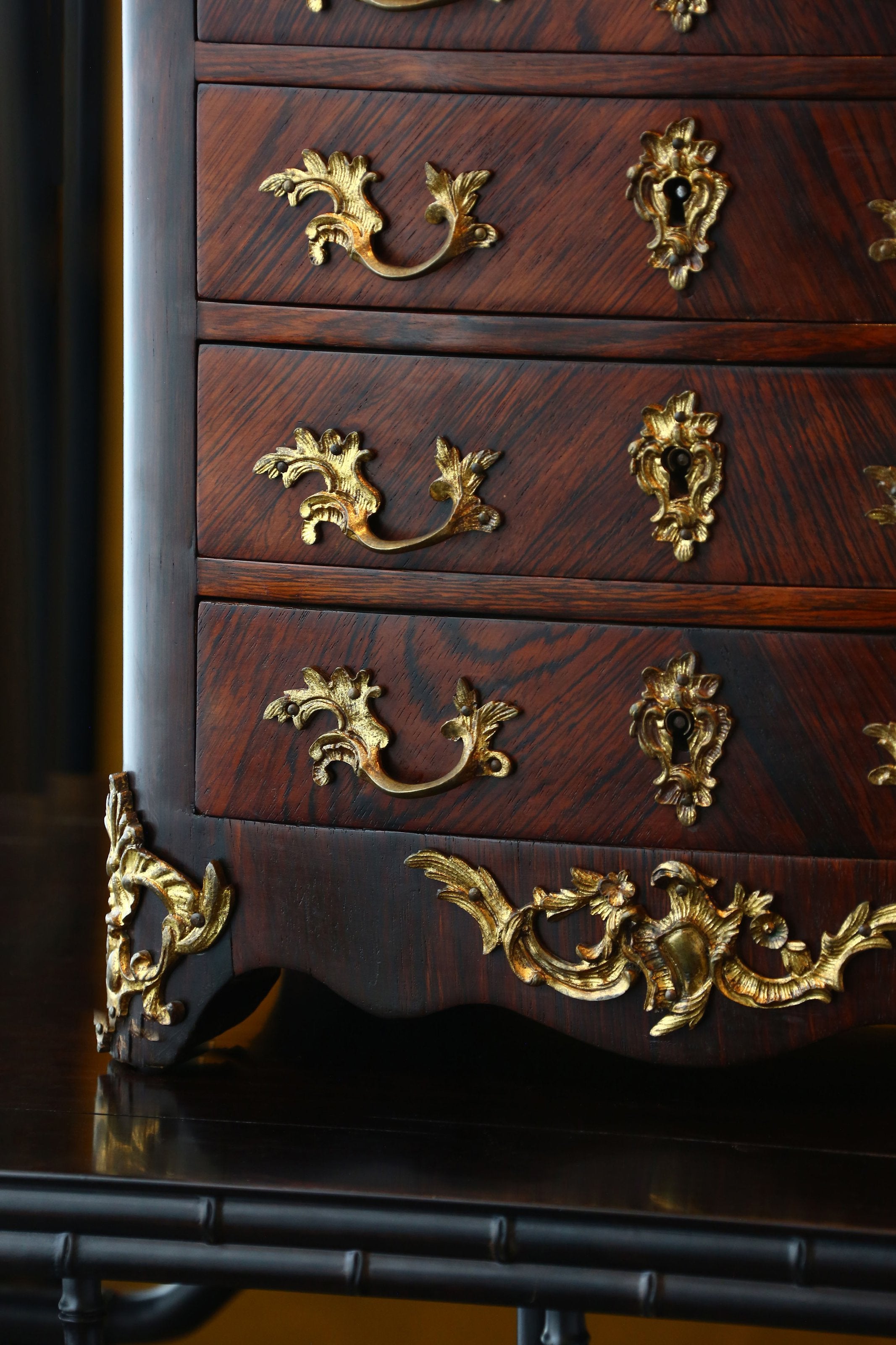 18th-century English six-drawer chest