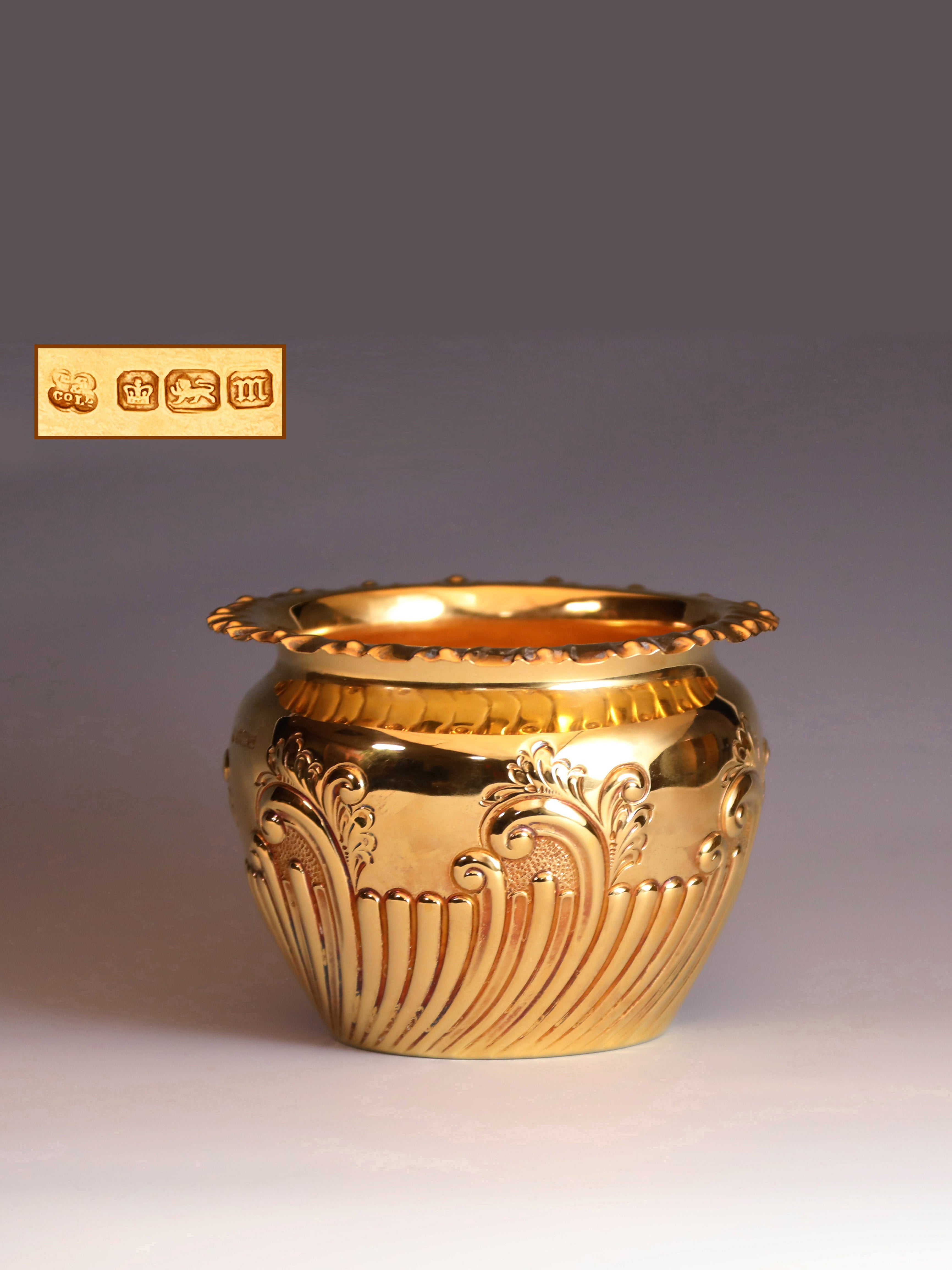 A sterling silver gilt scroll-patterned water dropper from Sheffield, England, between 1904 and 1905.