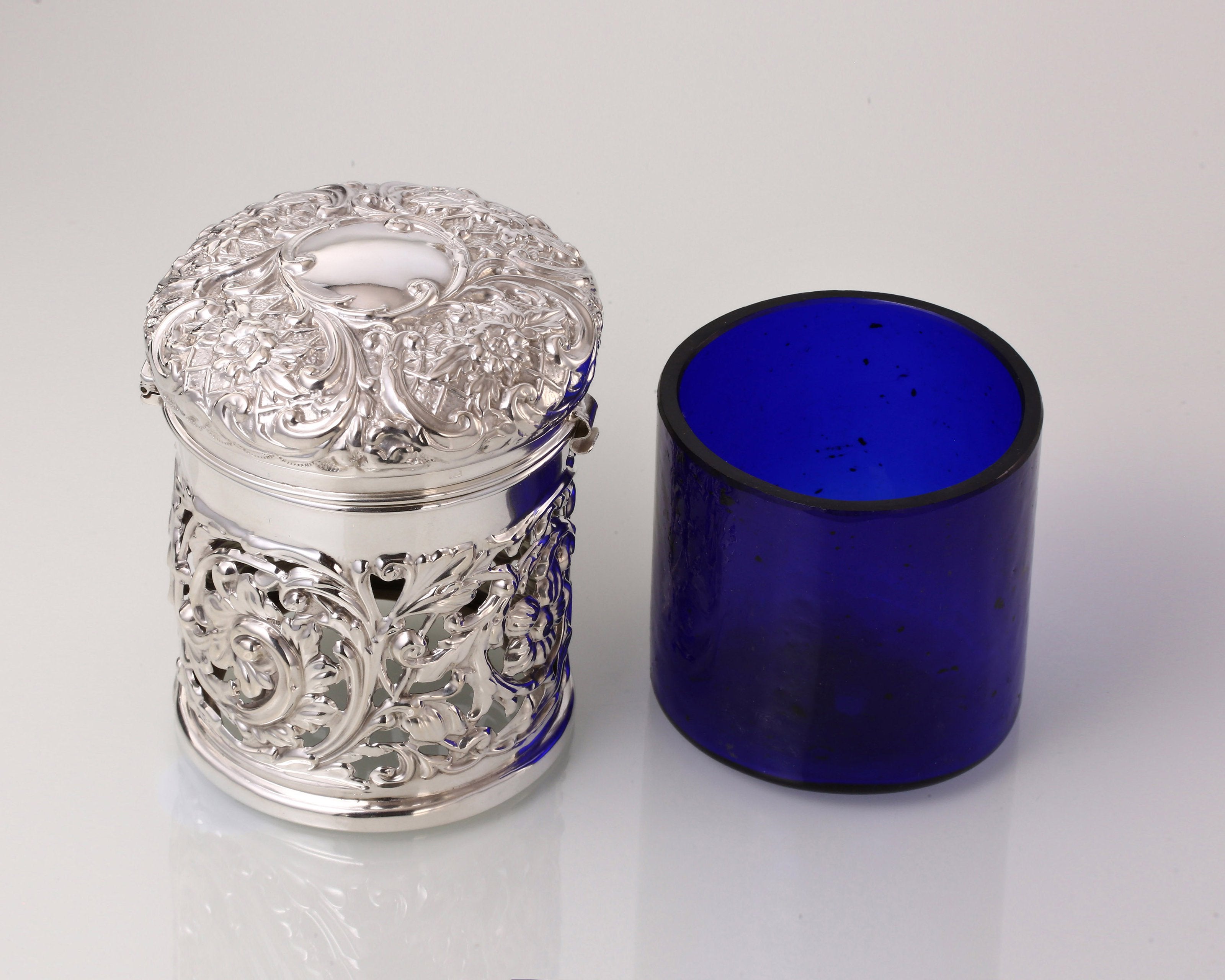 1901 British openwork blue glass tea caddy