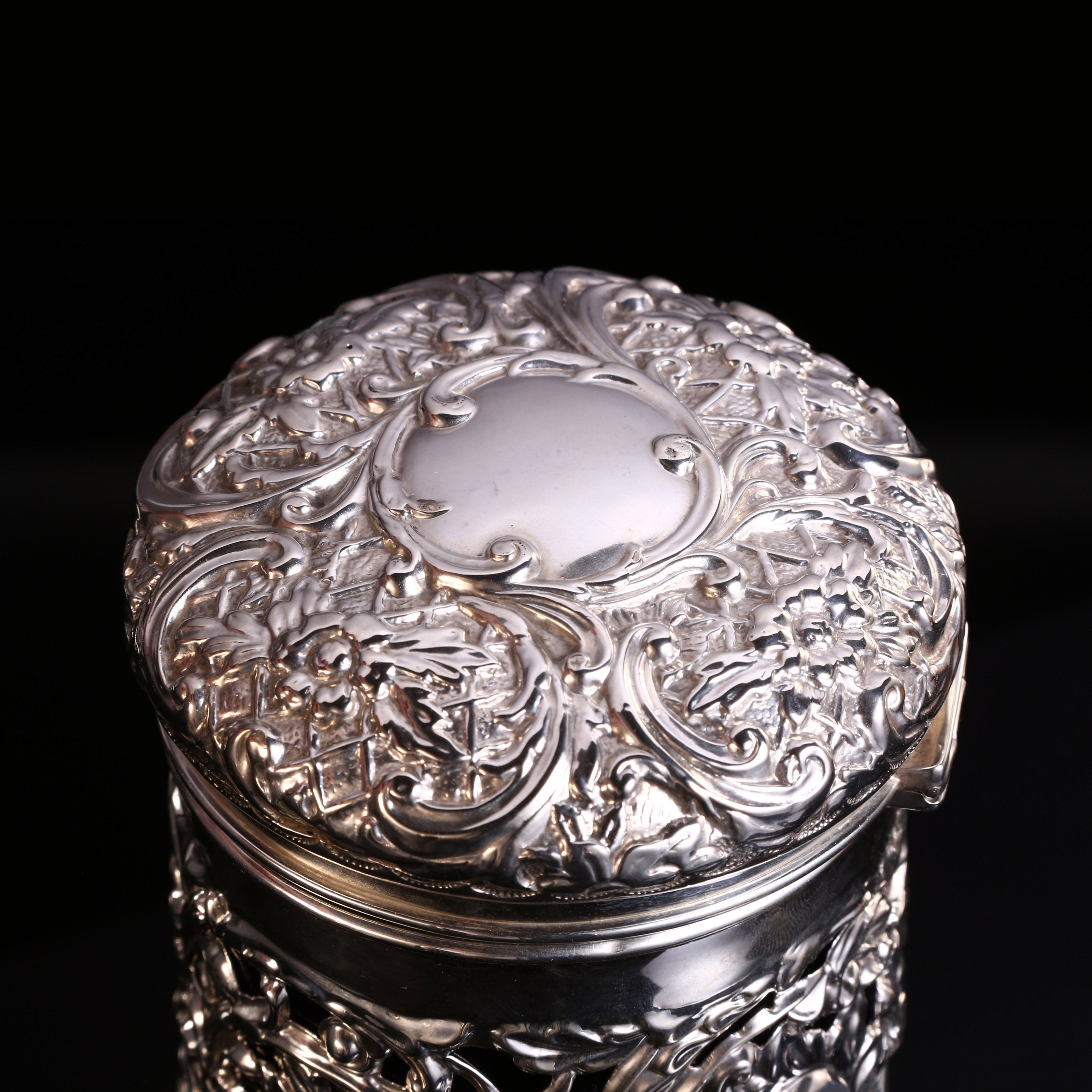 1901 British openwork blue glass tea caddy