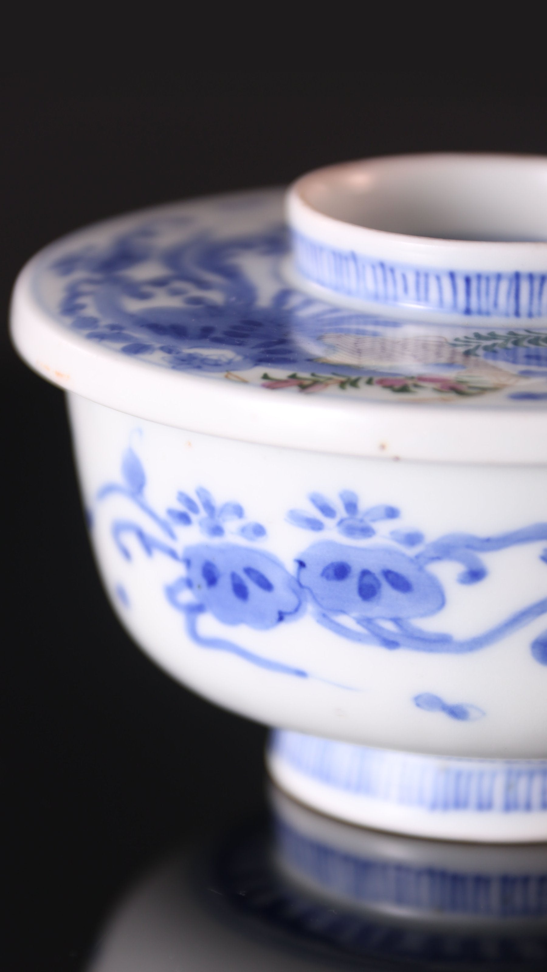 Japanese Imari floral-patterned covered bowl (lid)