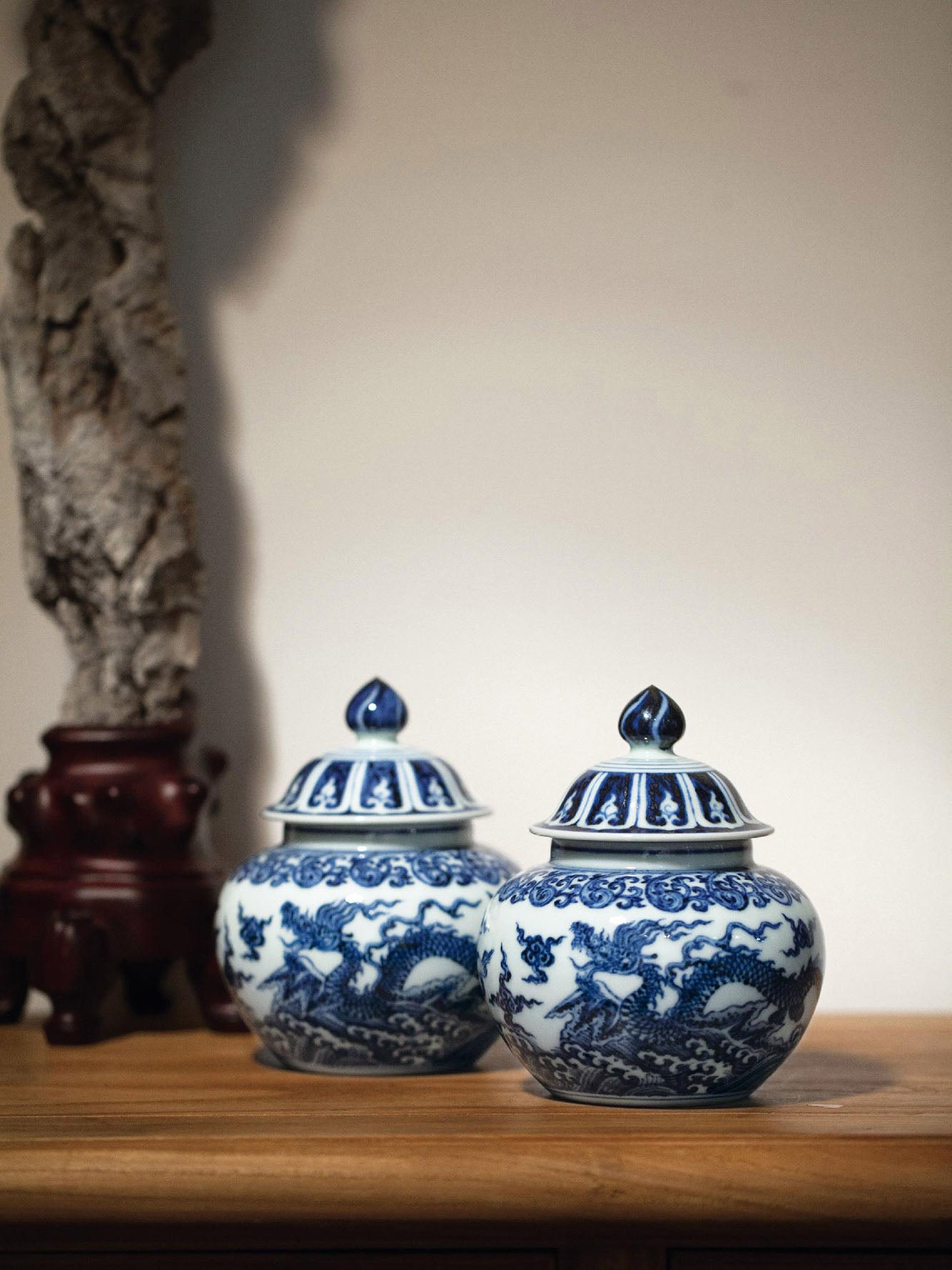 Blue and white porcelain tea canister with dragon design