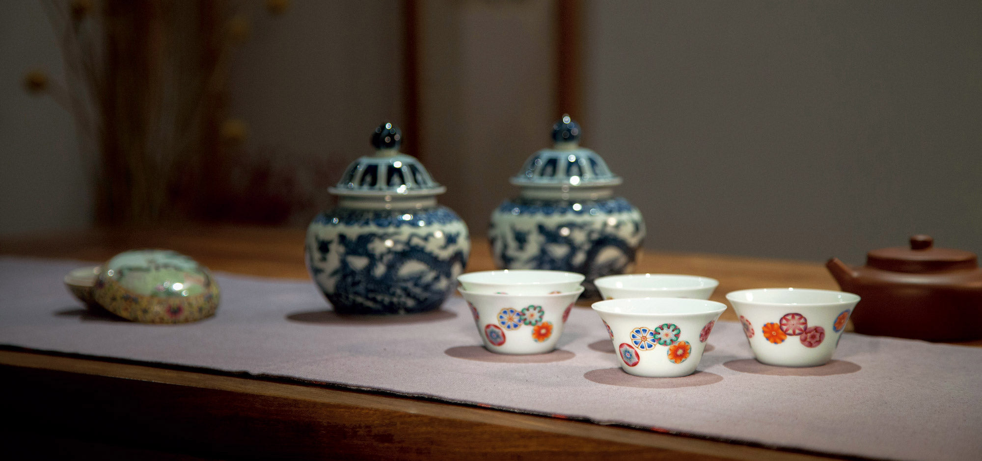 Blue and white porcelain tea canister with dragon design