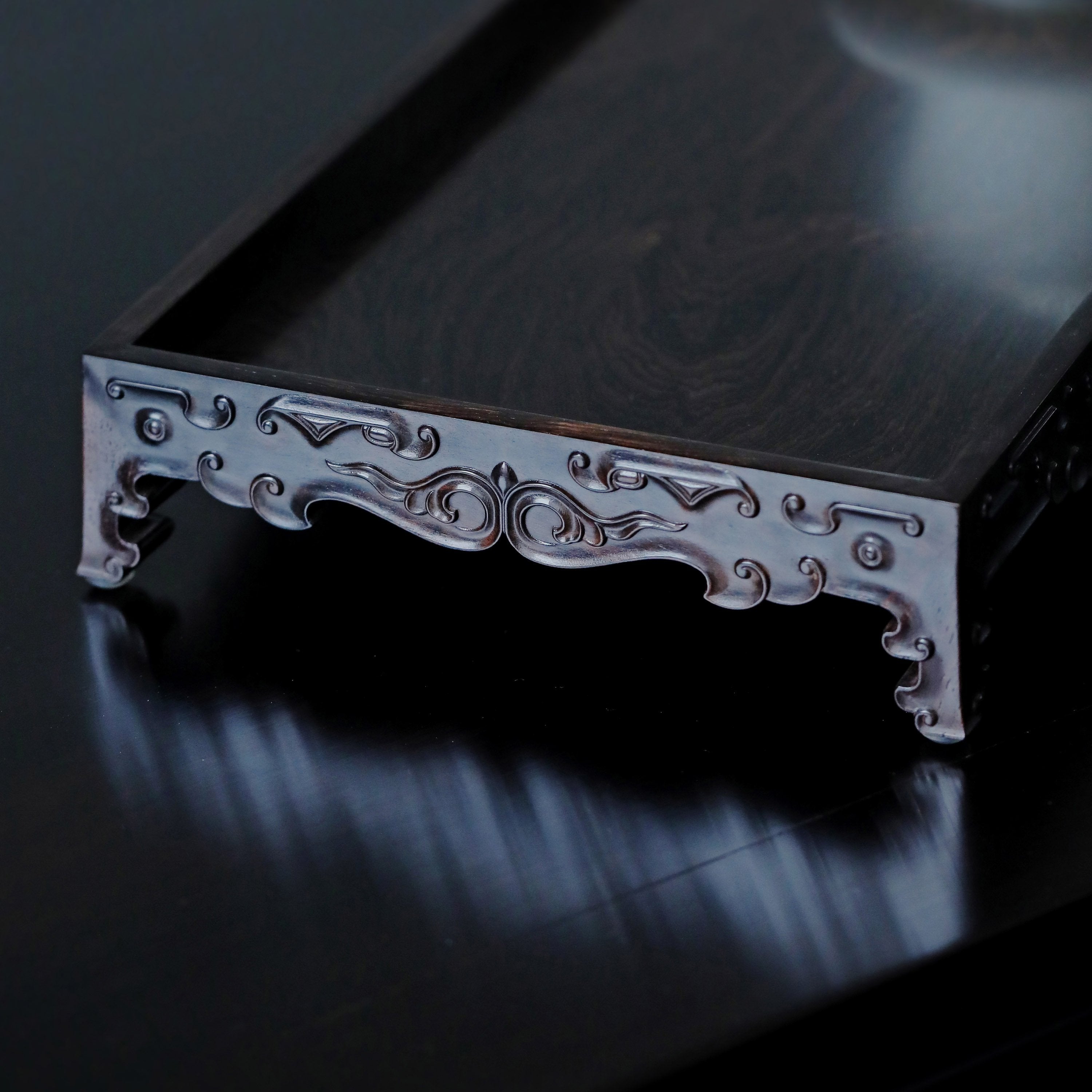 Purple sandalwood ruyi scroll plate