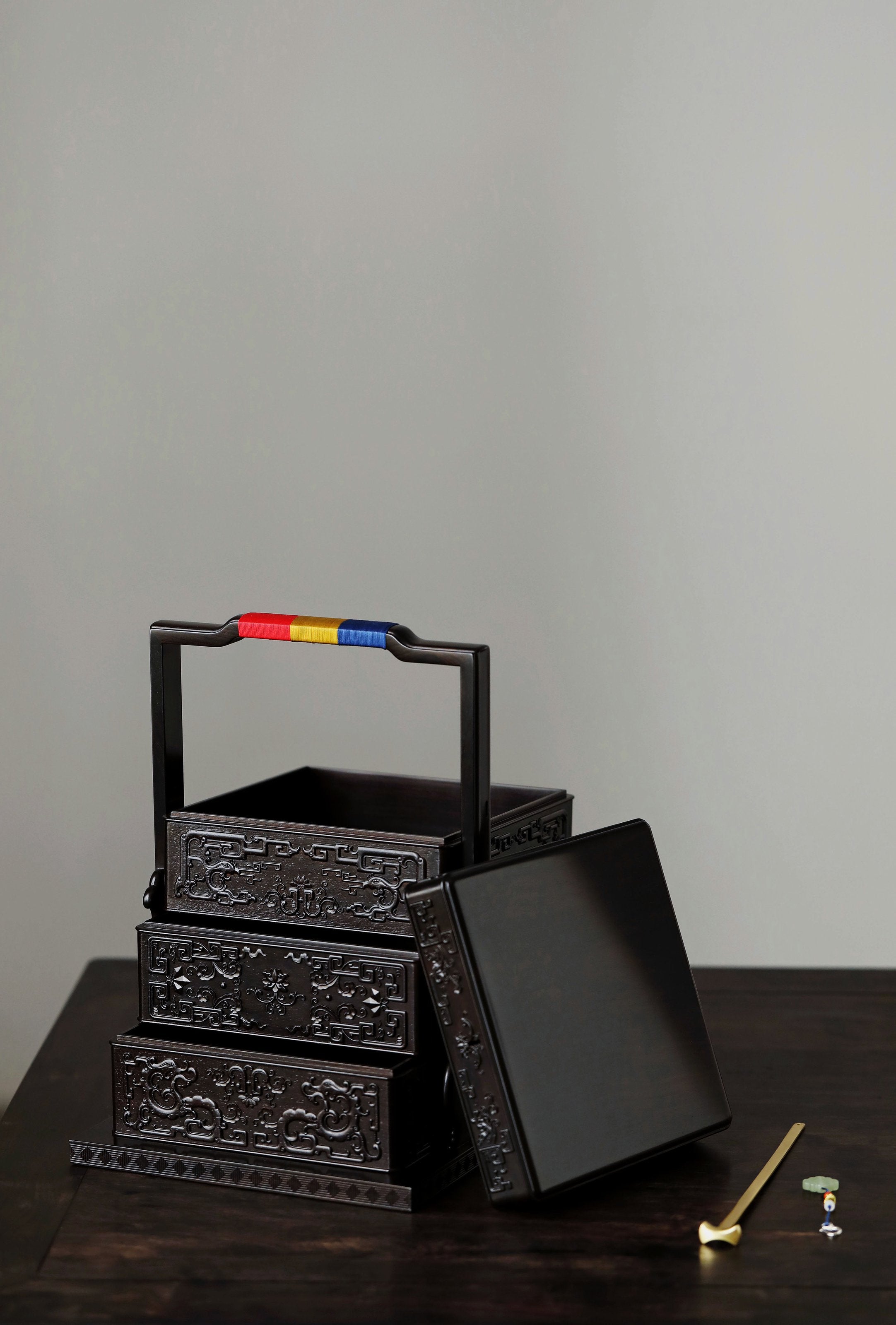 Purple sandalwood carved square box with kui dragon and phoenix patterns