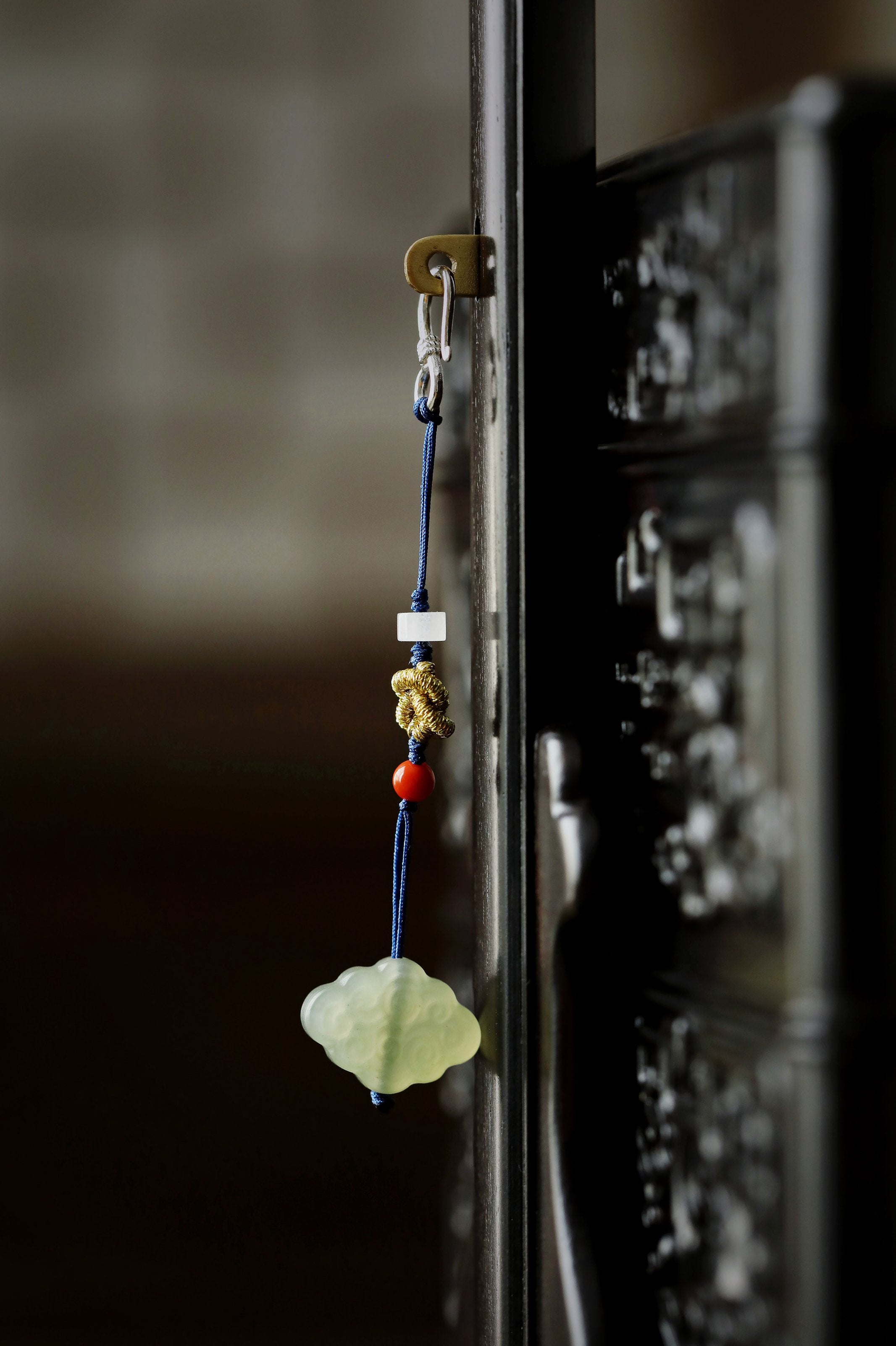 Purple sandalwood carved square box with kui dragon and phoenix patterns