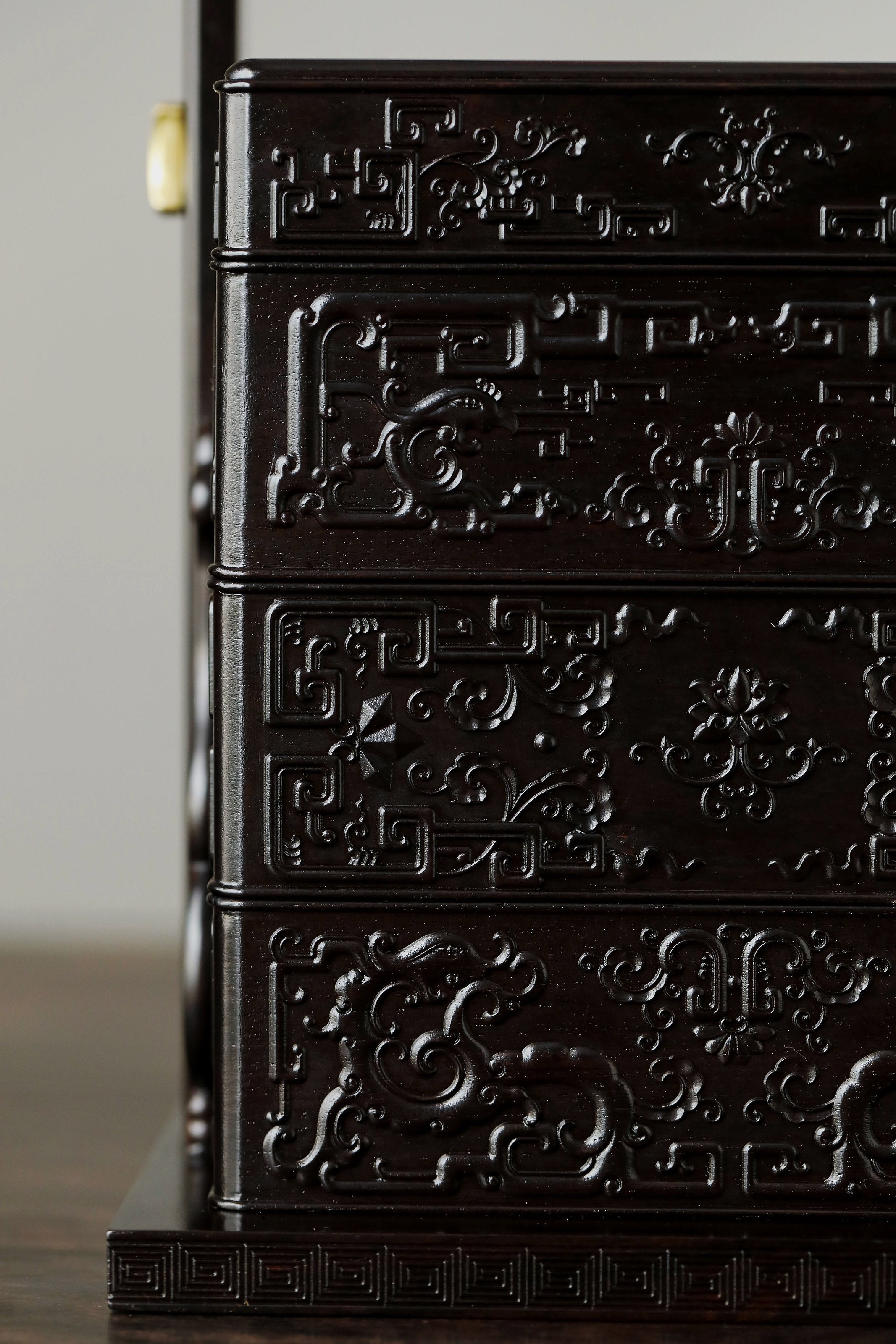 Purple sandalwood carved square box with kui dragon and phoenix patterns