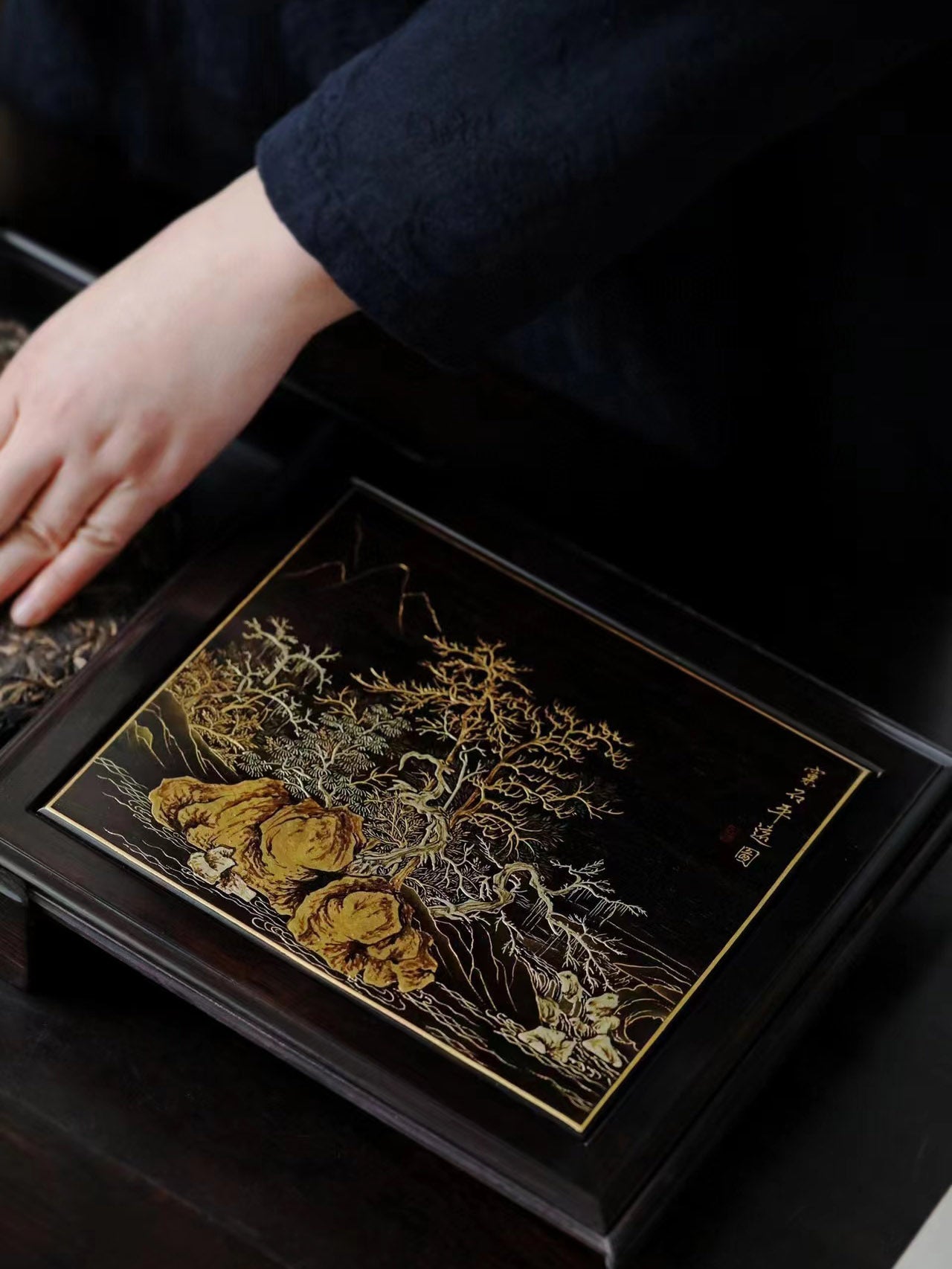 Purple sandalwood fairy pavilion picture/rocky distant view picture gilded pull-out tea box