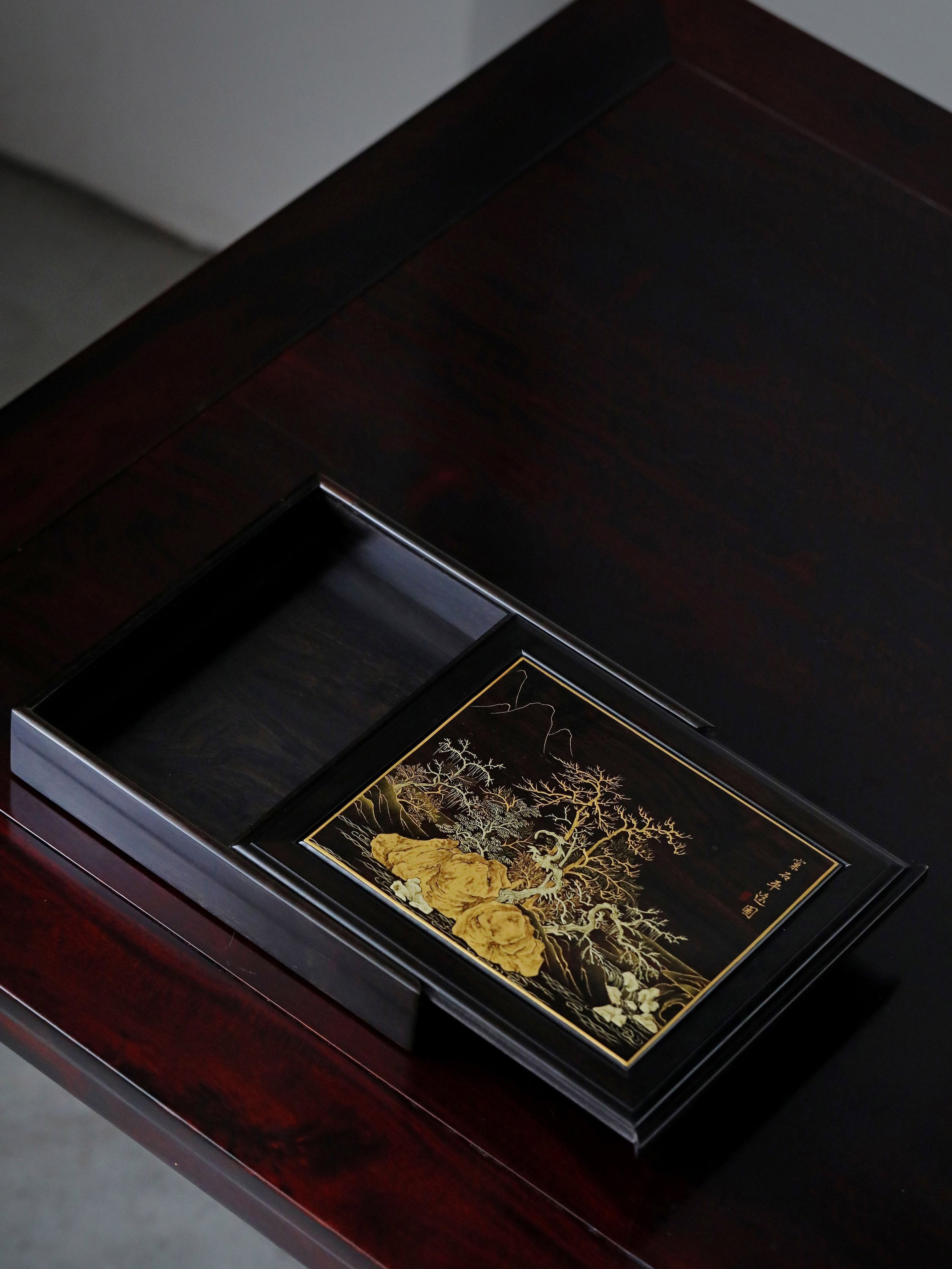 Purple sandalwood fairy pavilion picture/rocky distant view picture gilded pull-out tea box