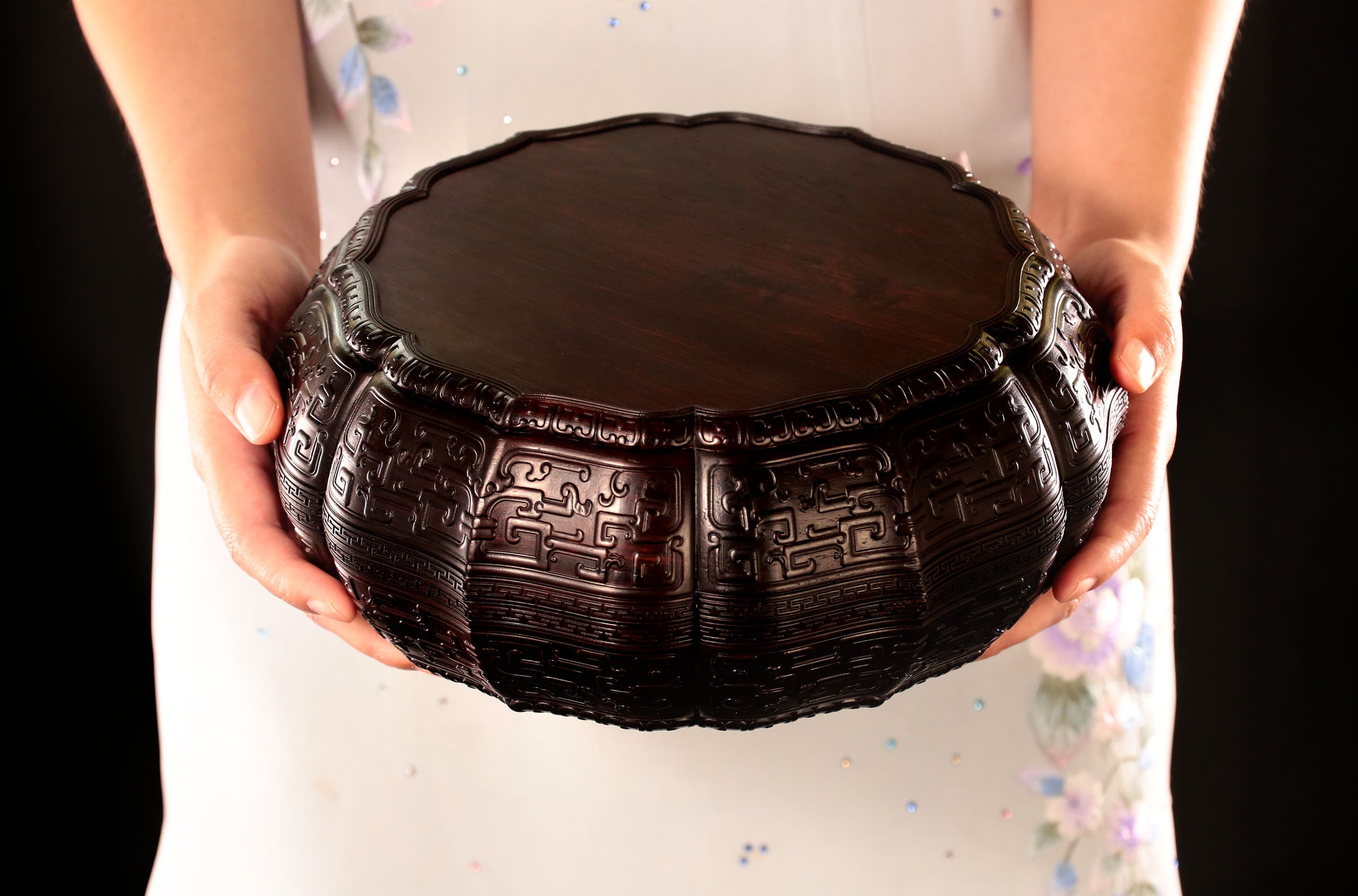 Purple sandalwood/Burmese carved twelve-cornered fruit box with a longevity sunflower shape