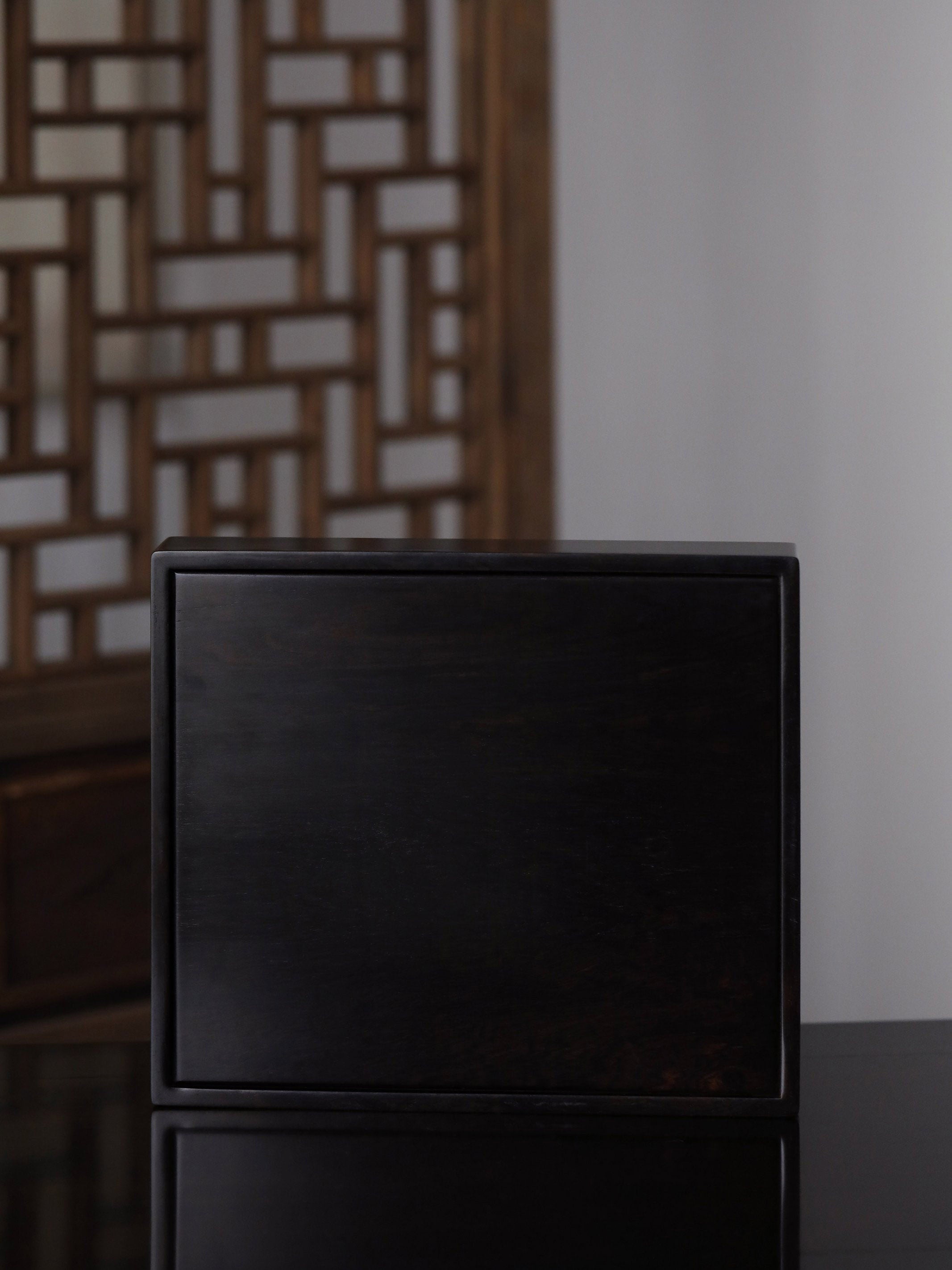 Purple sandalwood fairy pavilion picture/rocky distant view picture gilded pull-out tea box