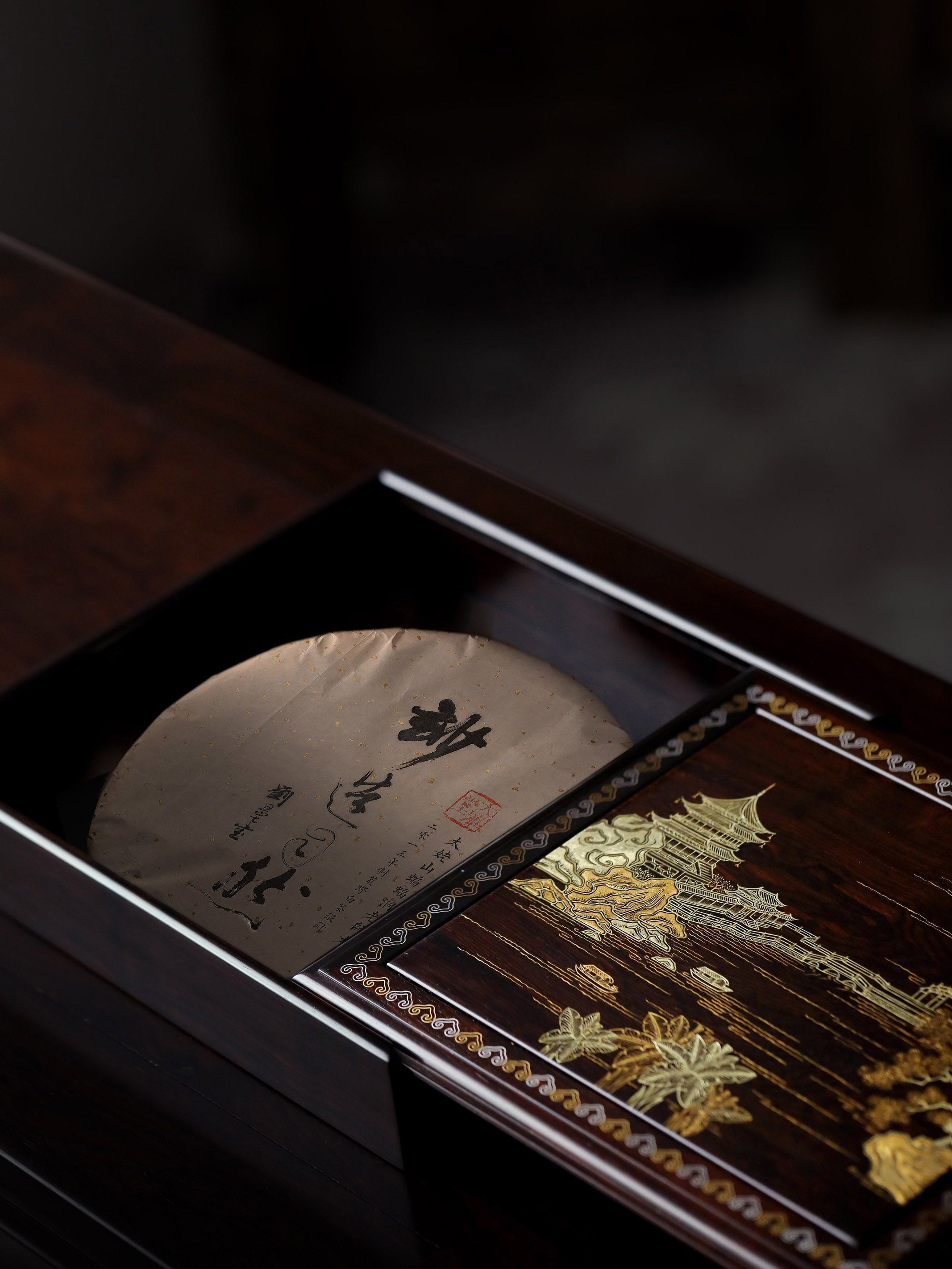 Purple sandalwood fairy pavilion picture/rocky distant view picture gilded pull-out tea box