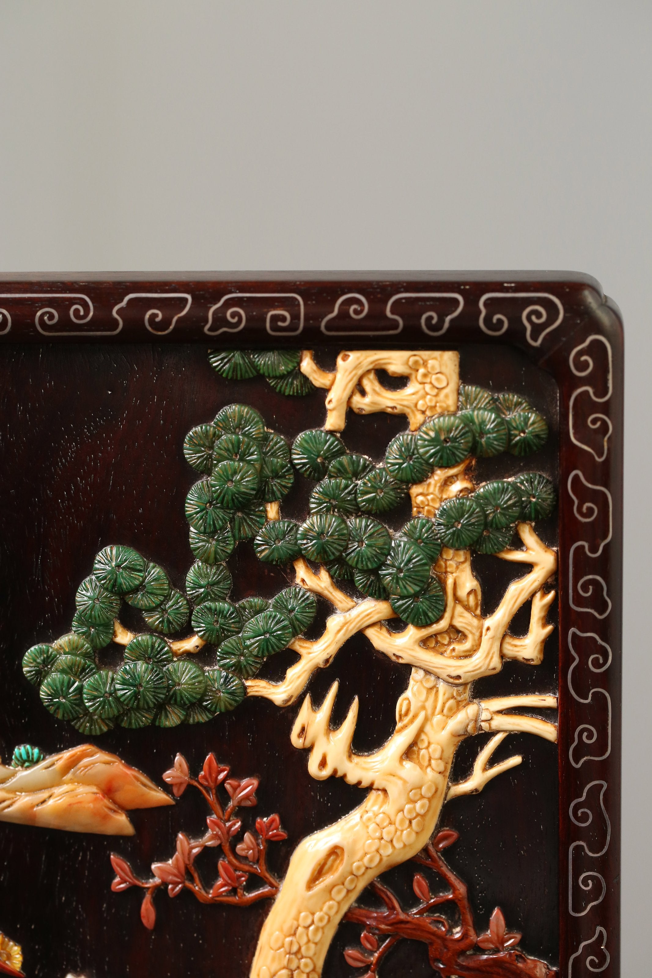 Rosewood screen inlaid with precious stones and mammoth ivory