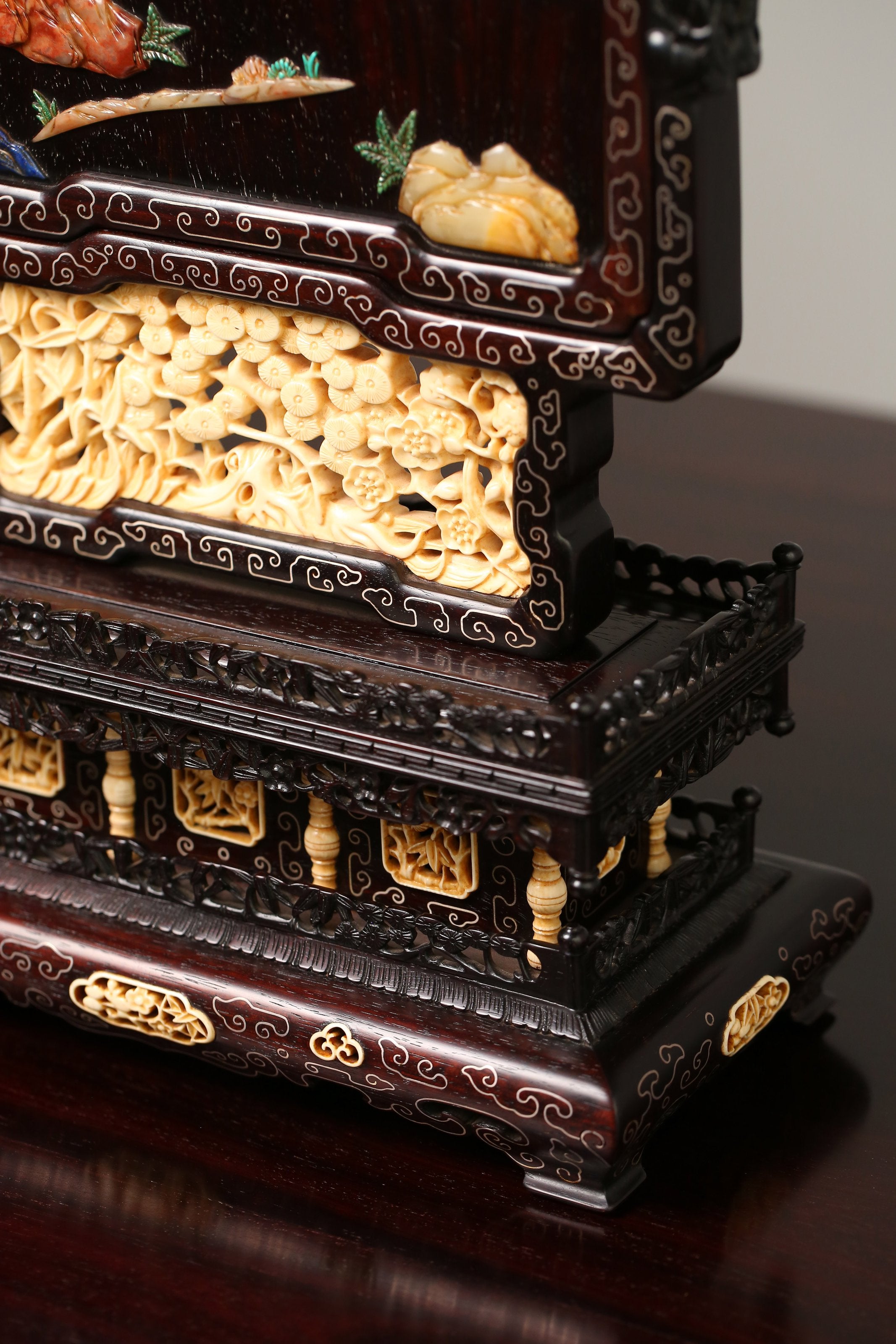 Rosewood screen inlaid with precious stones and mammoth ivory