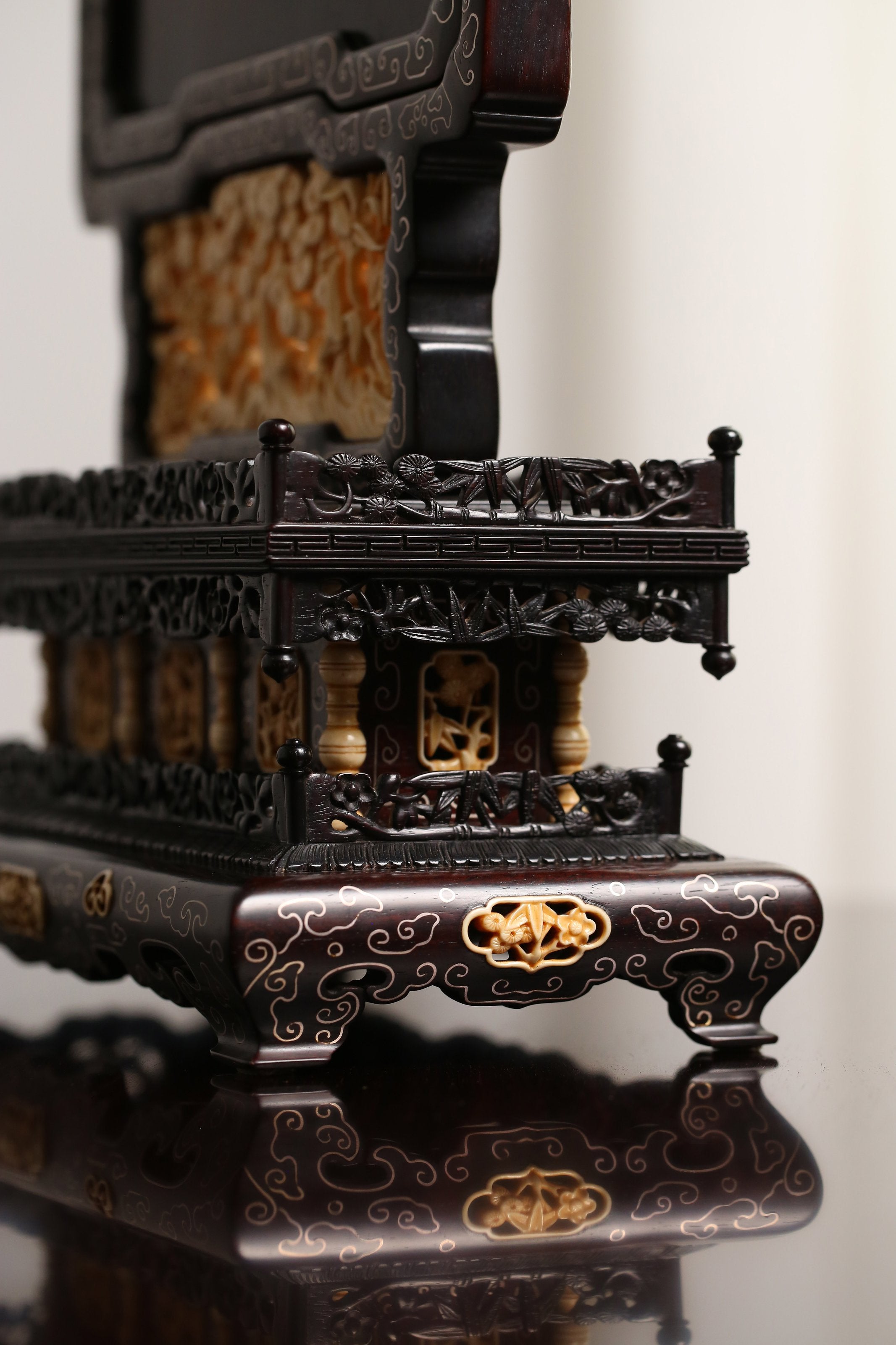 Rosewood screen inlaid with precious stones and mammoth ivory