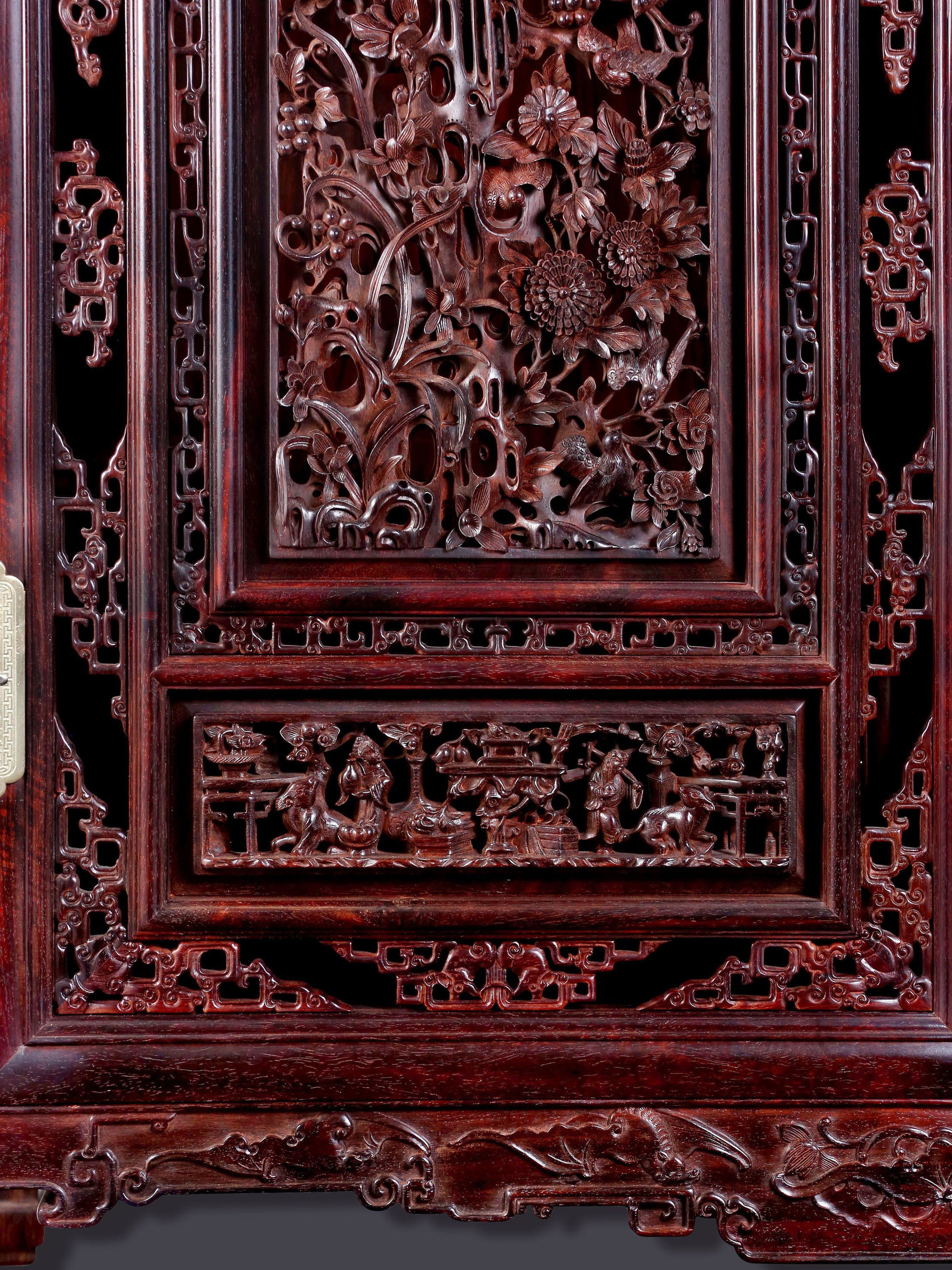 Rosewood openwork antique-style tea cabinet