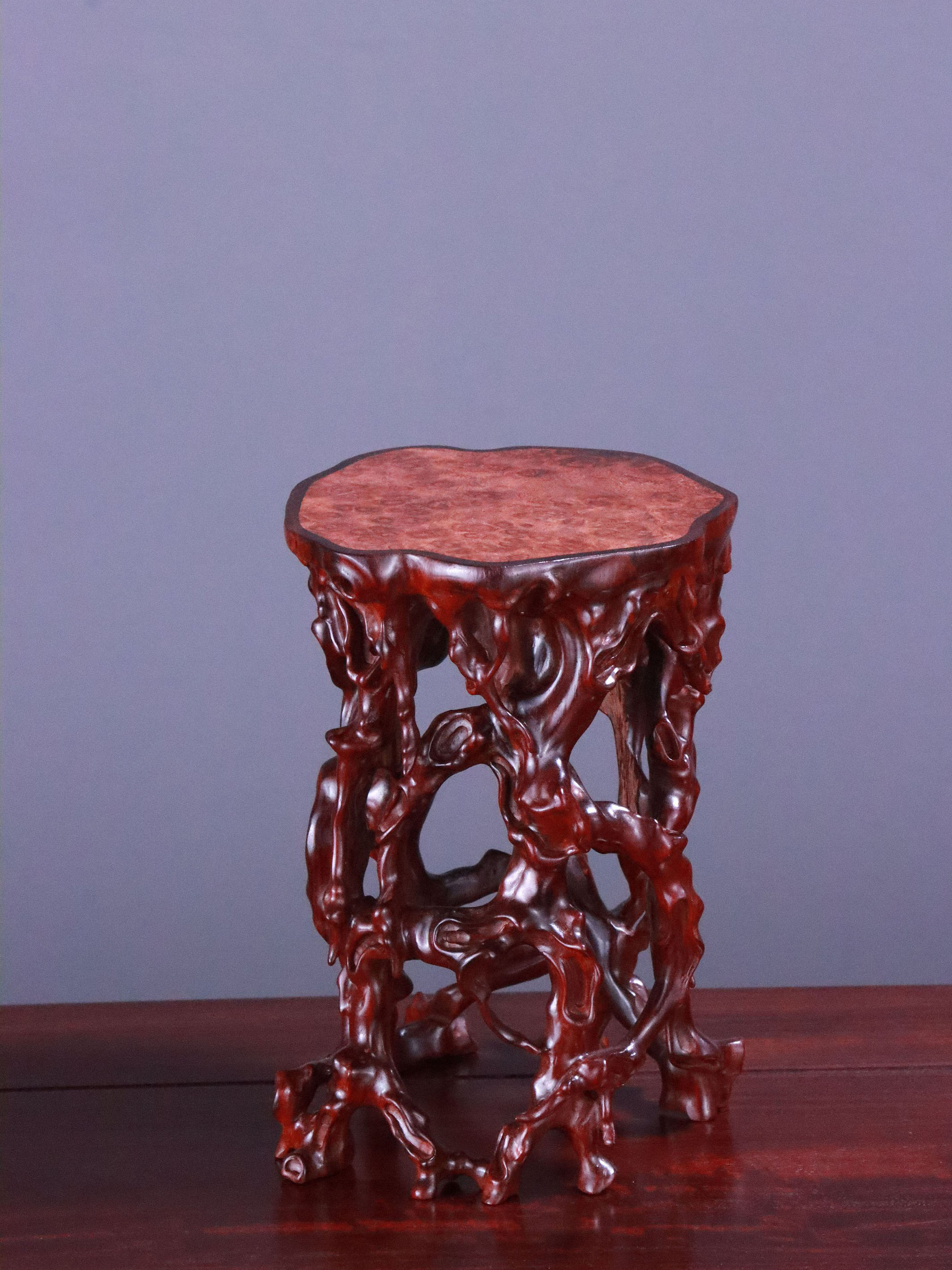 Small-leaf sandalwood ornament