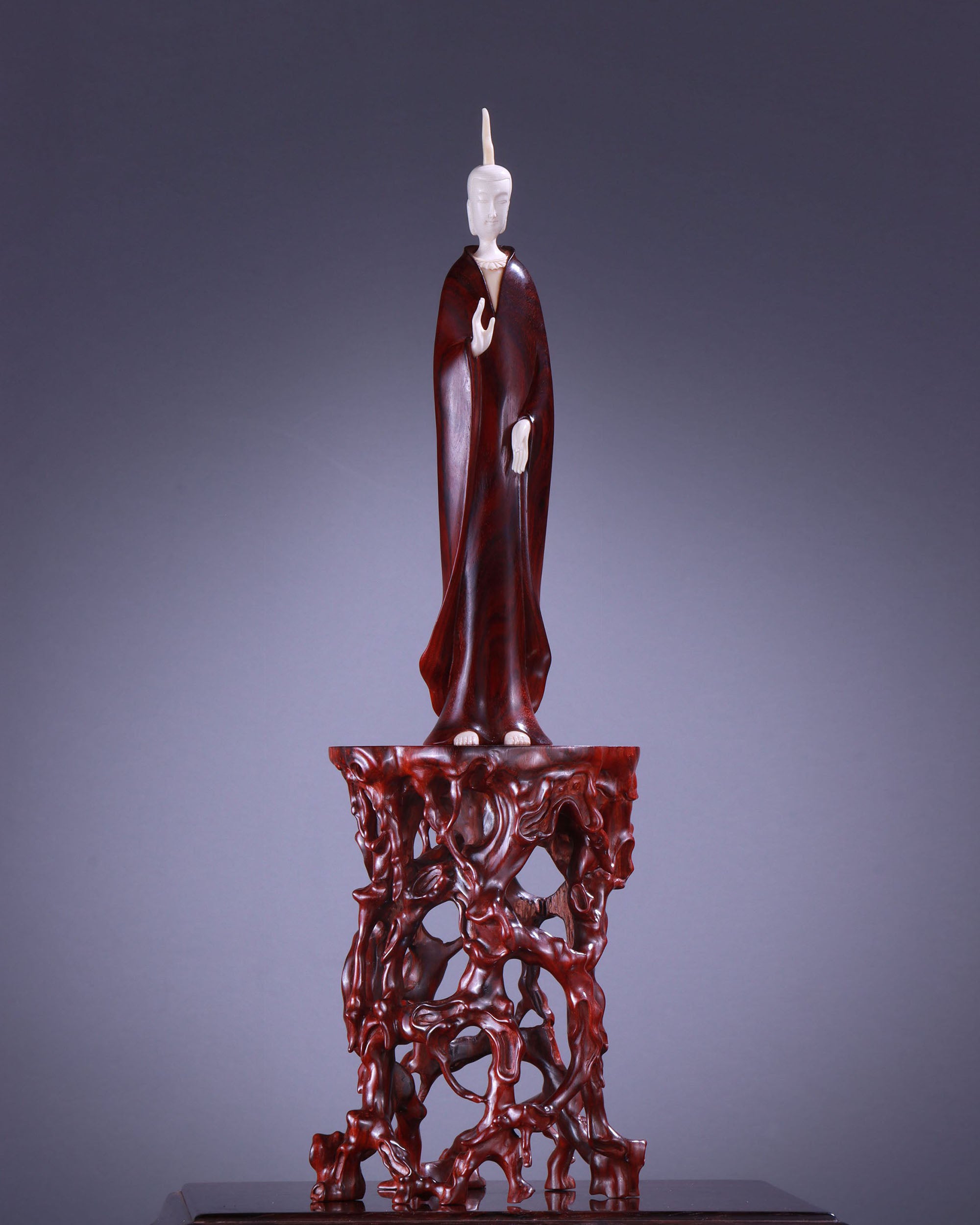 Small-leaf sandalwood ornament