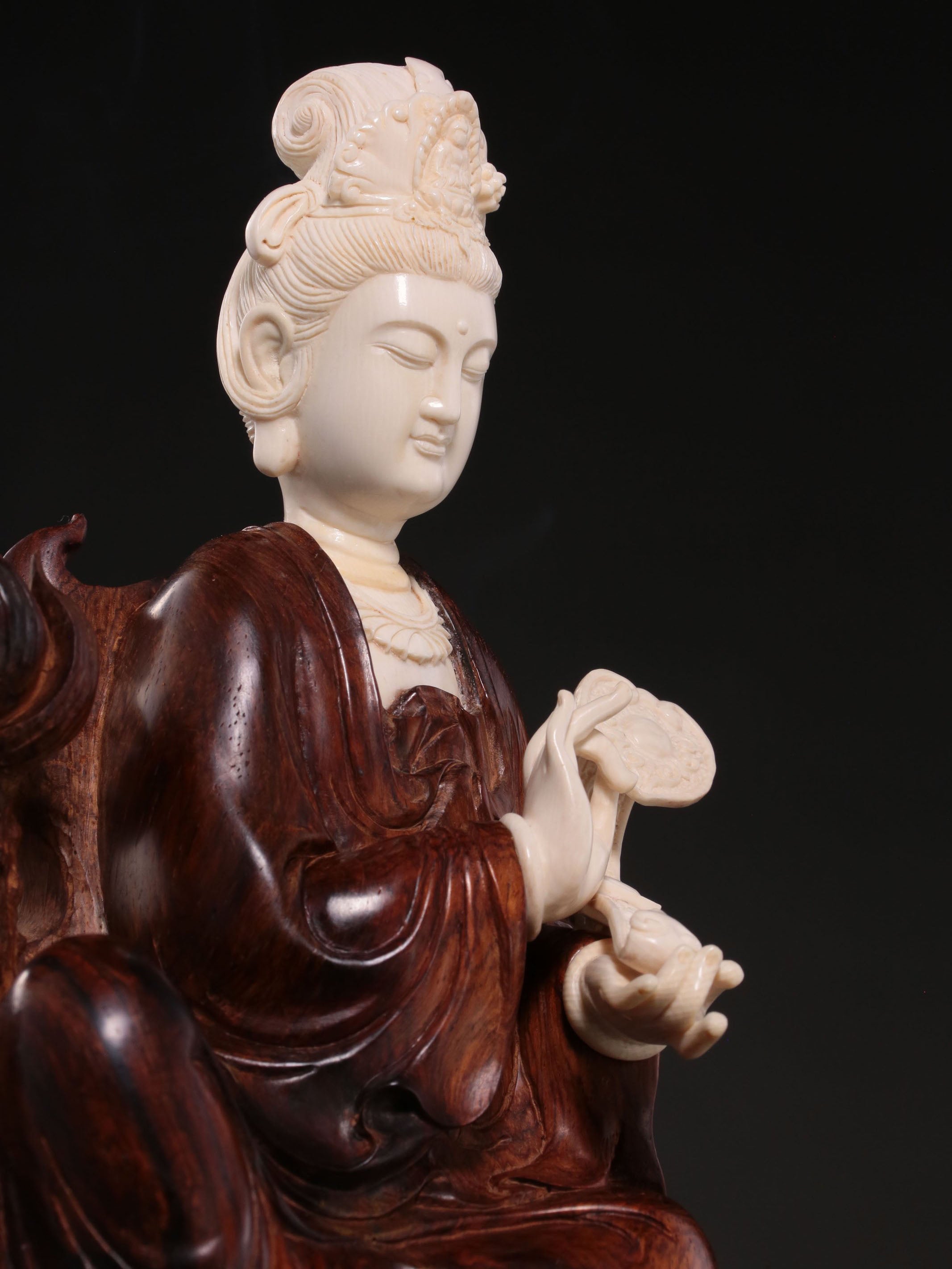 Seated Ruyi Guanyin