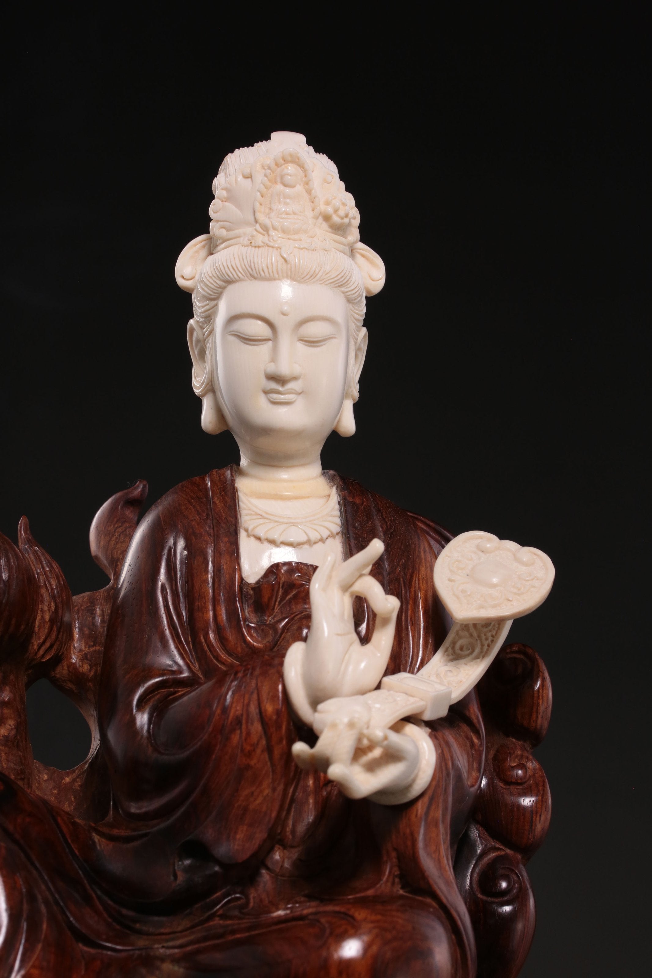 Seated Ruyi Guanyin