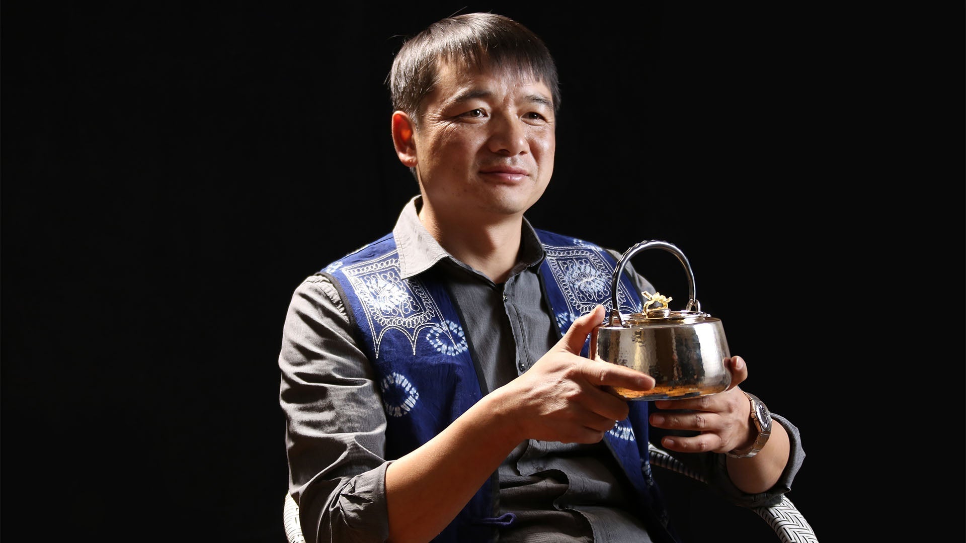 银器锻制技艺非遗传承人 李福明