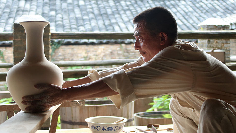 景德镇传统薄胎瓷制作技艺非遗传承人 熊国安