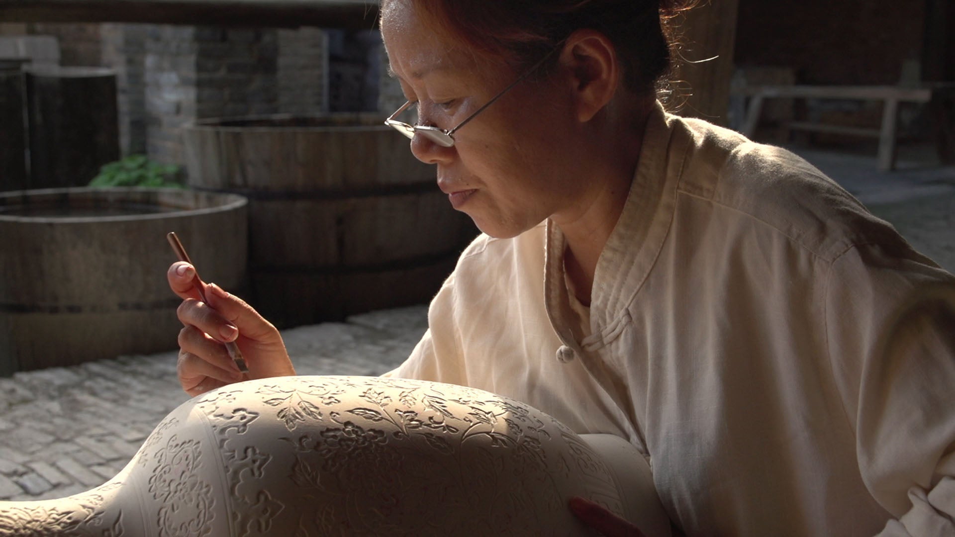 景德镇手工制瓷技艺（陶瓷雕刻） 非遗传承人 章细莲