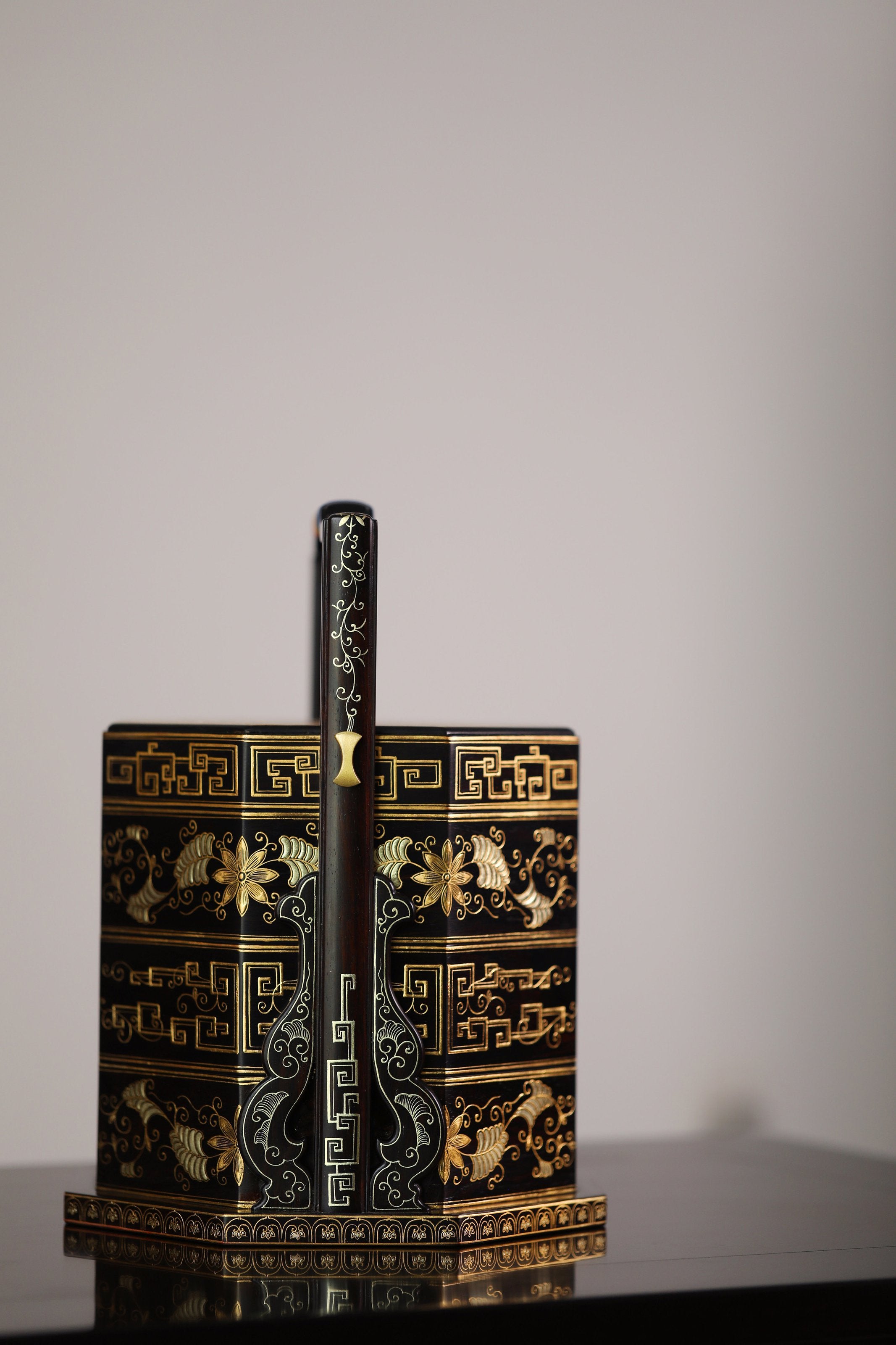 Purple sandalwood passionflower gilded octagonal carrying box