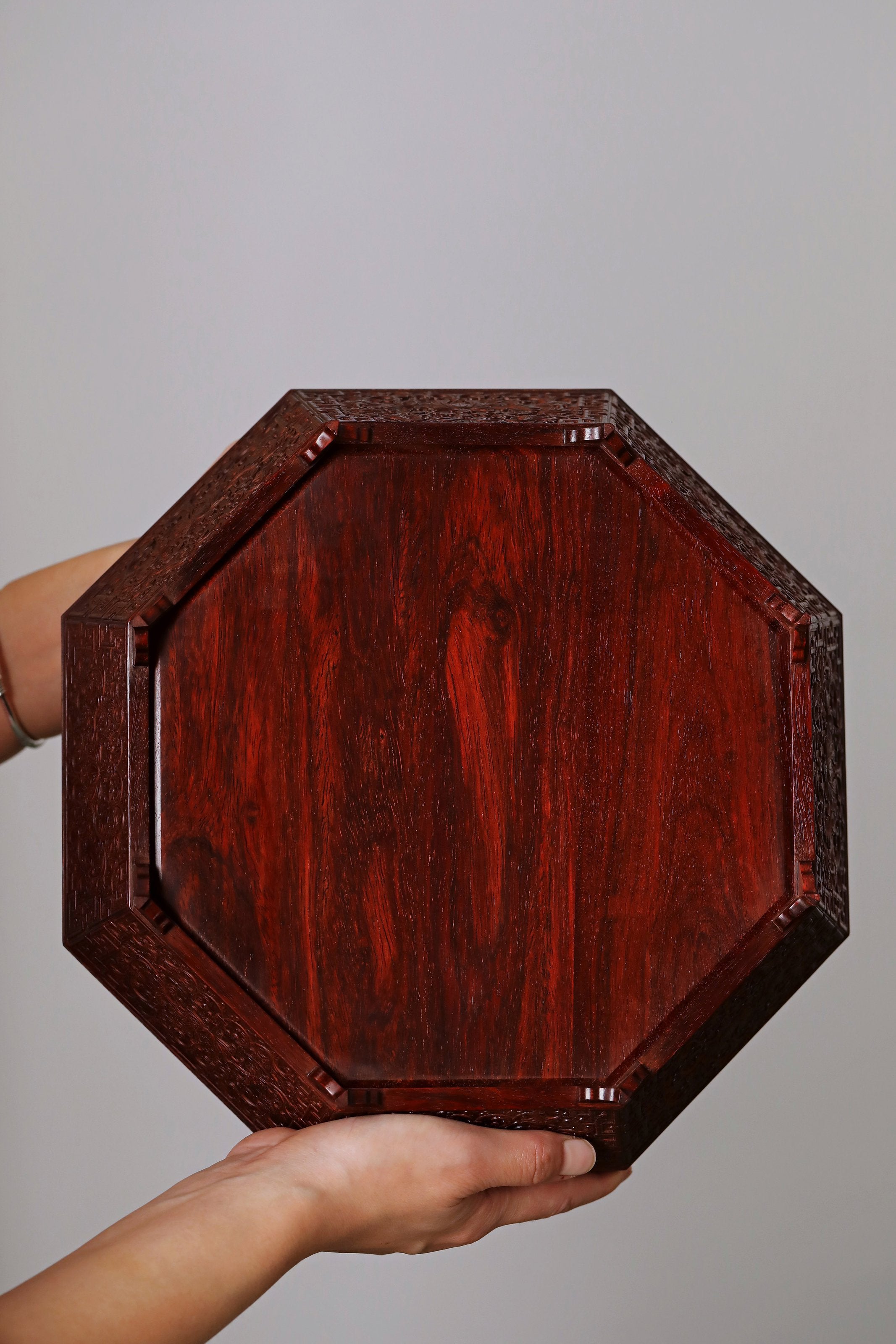 Small-leaf sandalwood inlaid mother-of-pearl eight-treasure fruit box