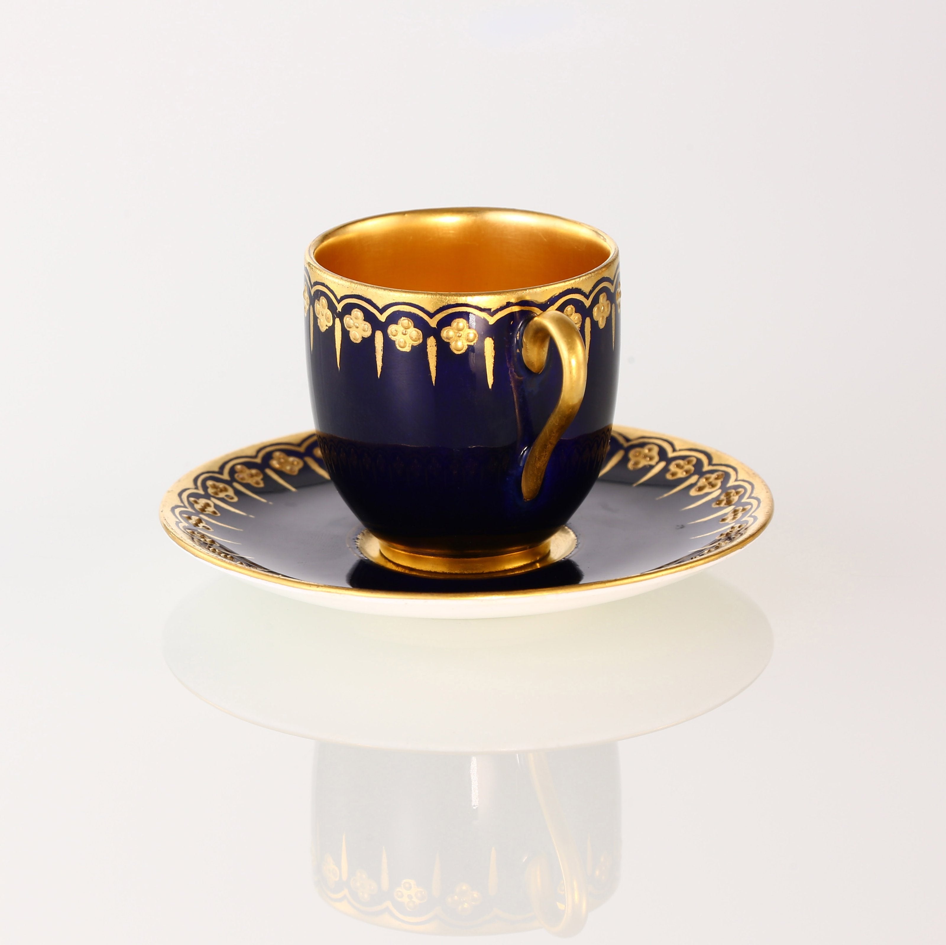 19th-century British gilded porcelain cup