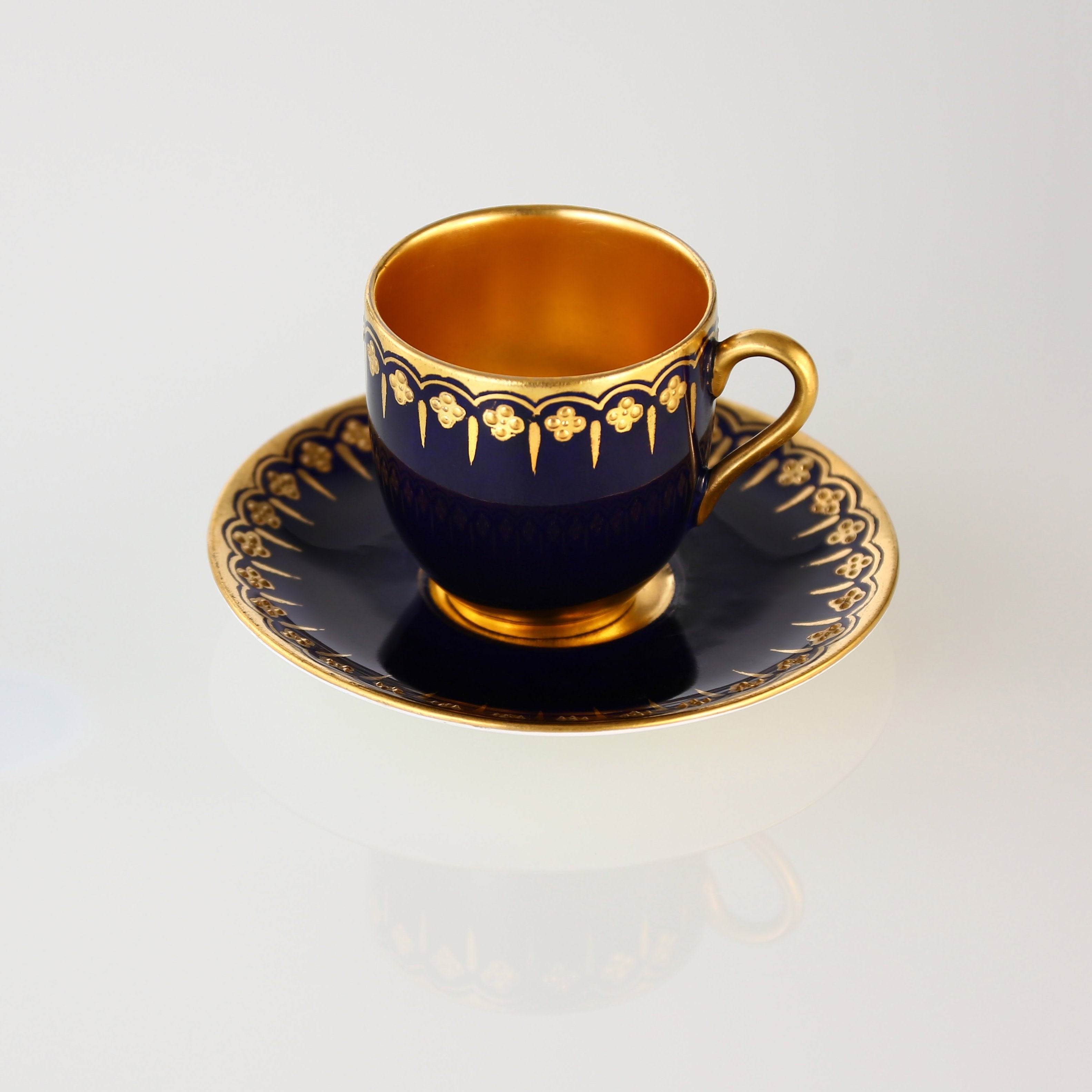 19th-century British gilded porcelain cup