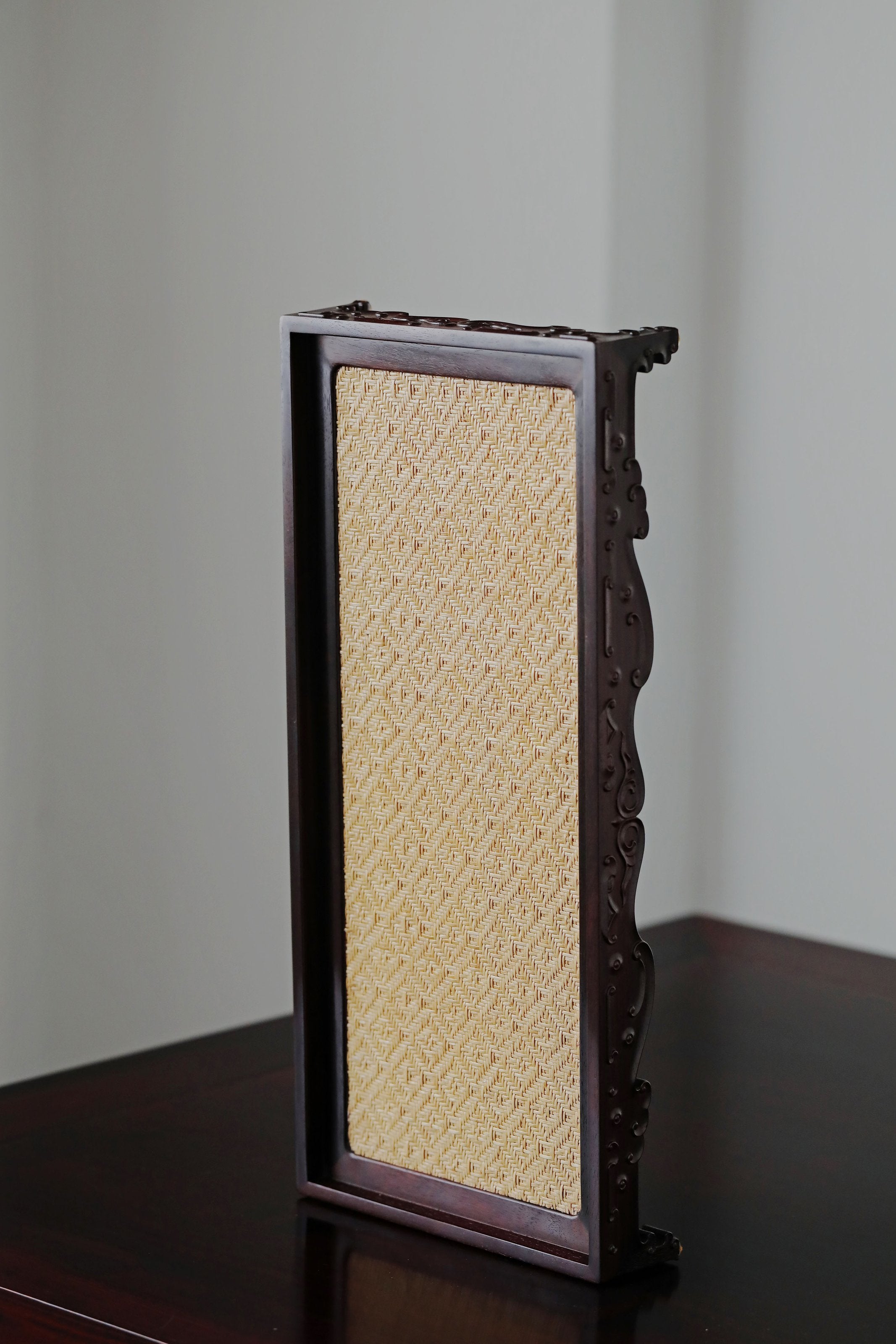 Small-leaf sandalwood rattan woven ruyi scroll plate