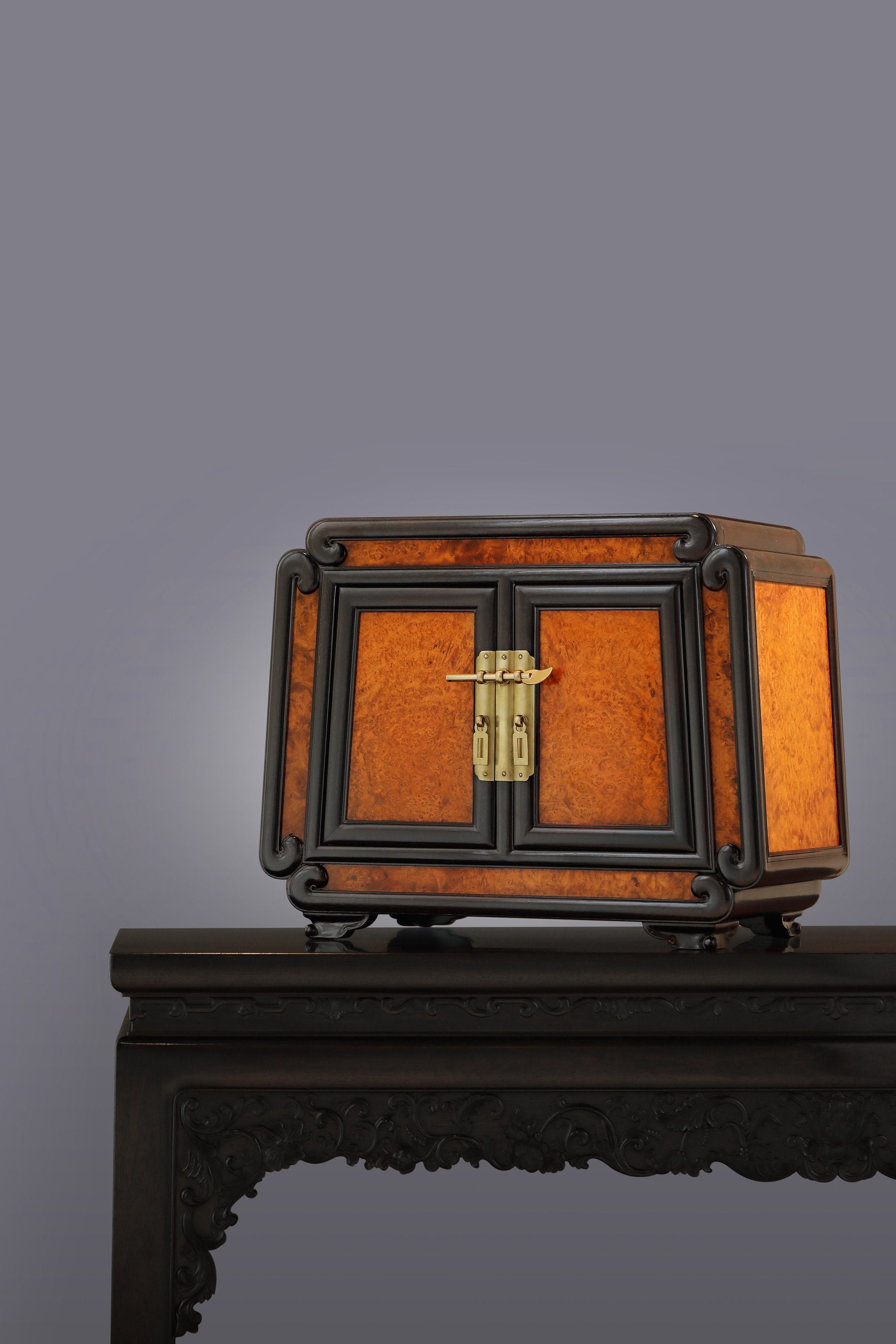 Tea box inlaid with burl wood and made of small-leaf rosewood.