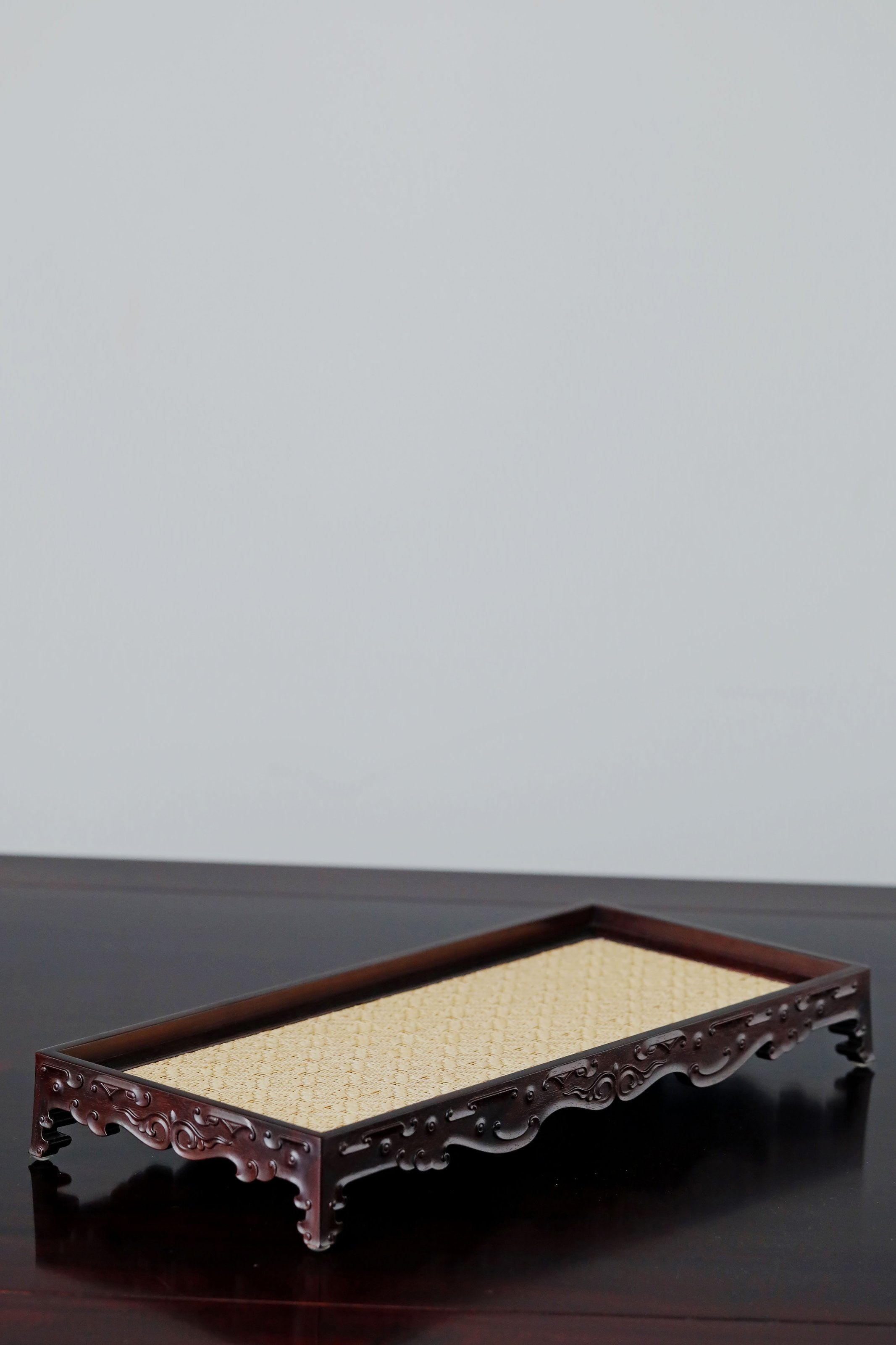 Small-leaf sandalwood rattan woven ruyi scroll plate