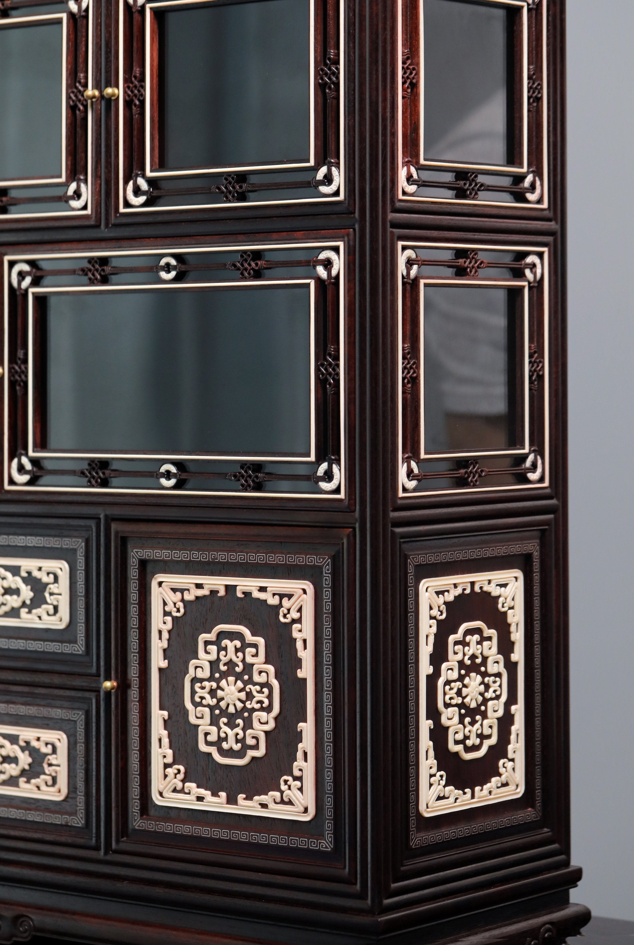 Small-leaf sandalwood table inlaid with mammoth ivory and pure silver cloisonné cloud pattern, display cabinet