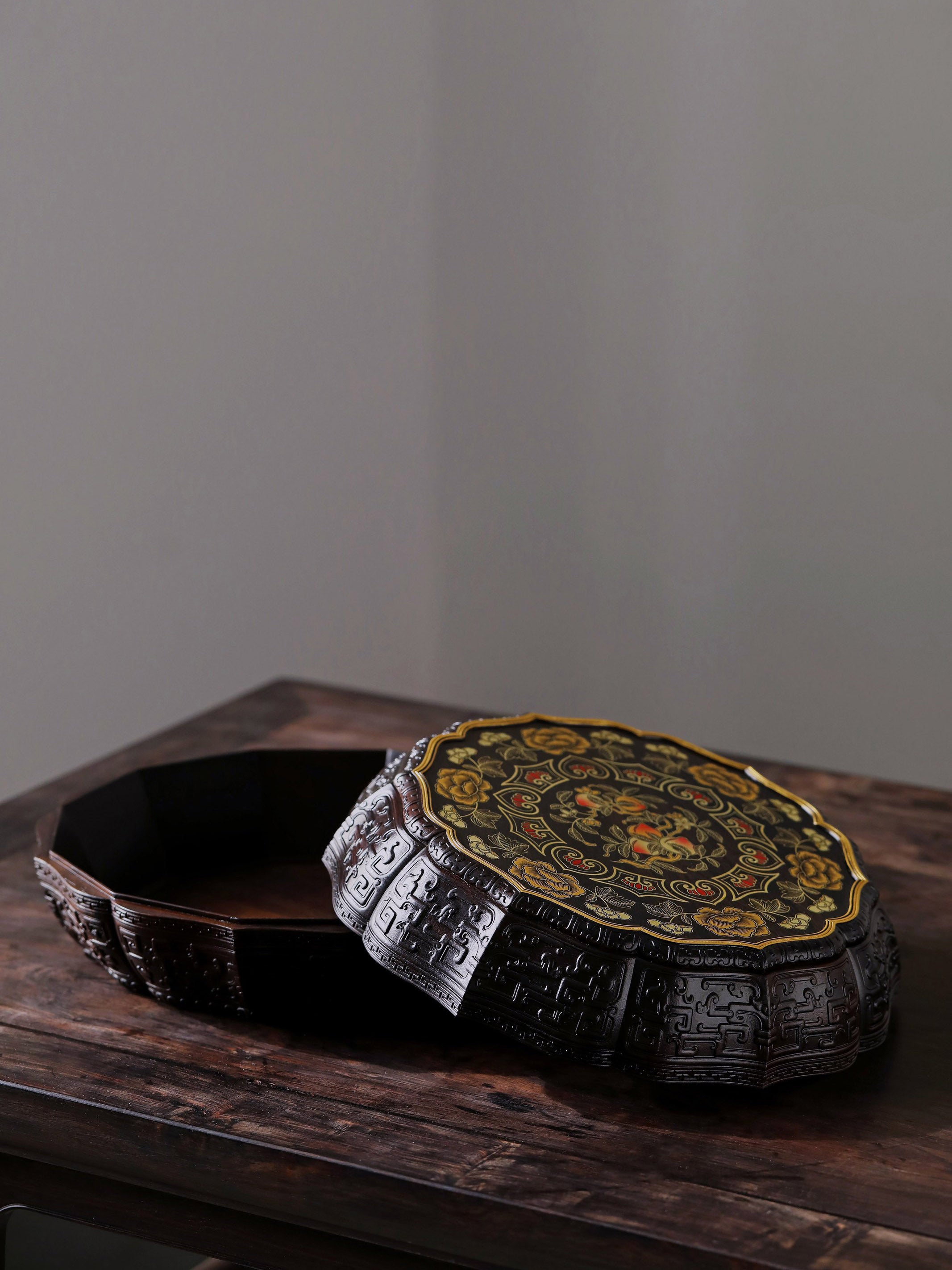 Purple sandalwood twelve-cornered fruit box symbolizing wealth and longevity