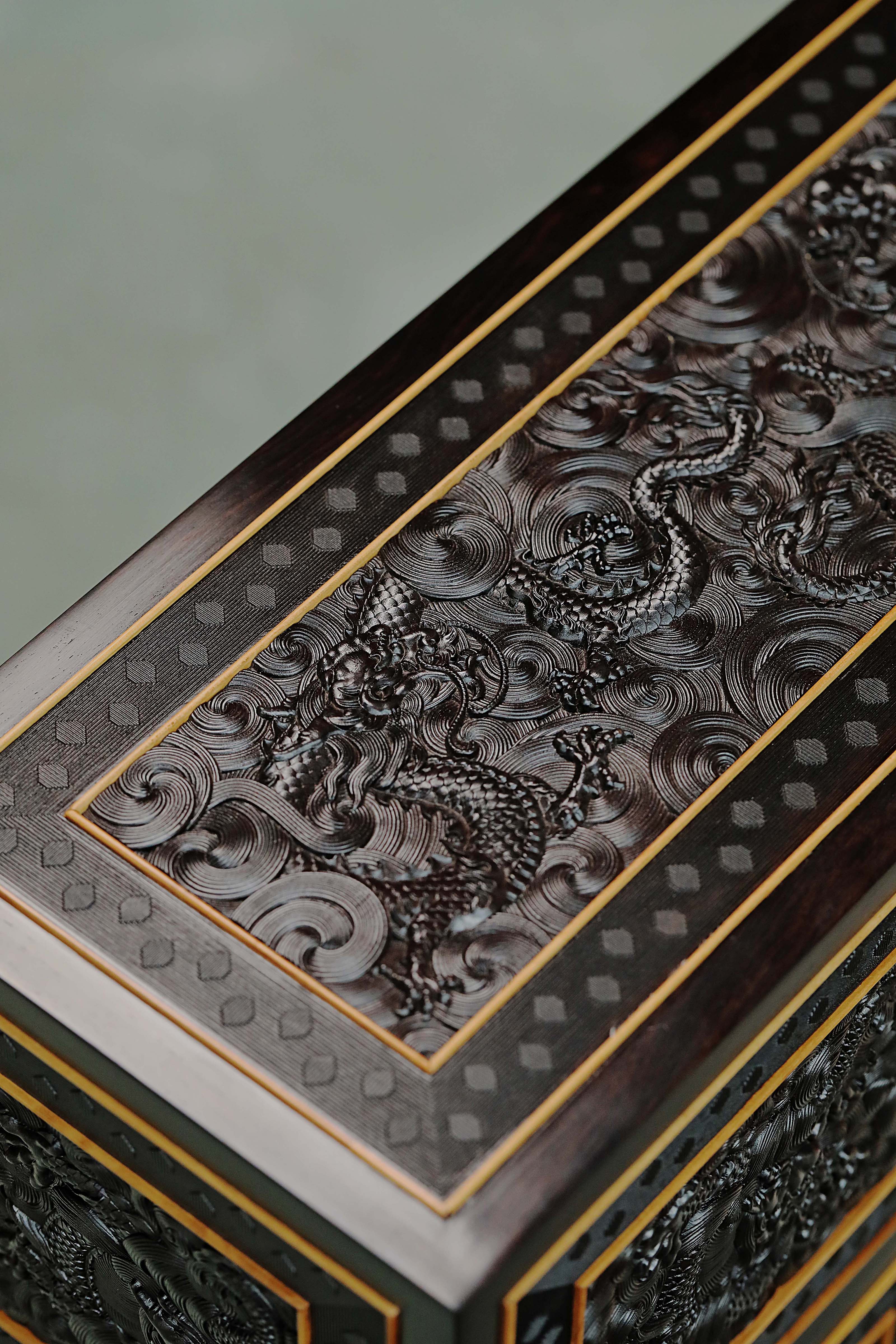 Purple sandalwood table cabinet inlaid with boxwood cloud and dragon patterns