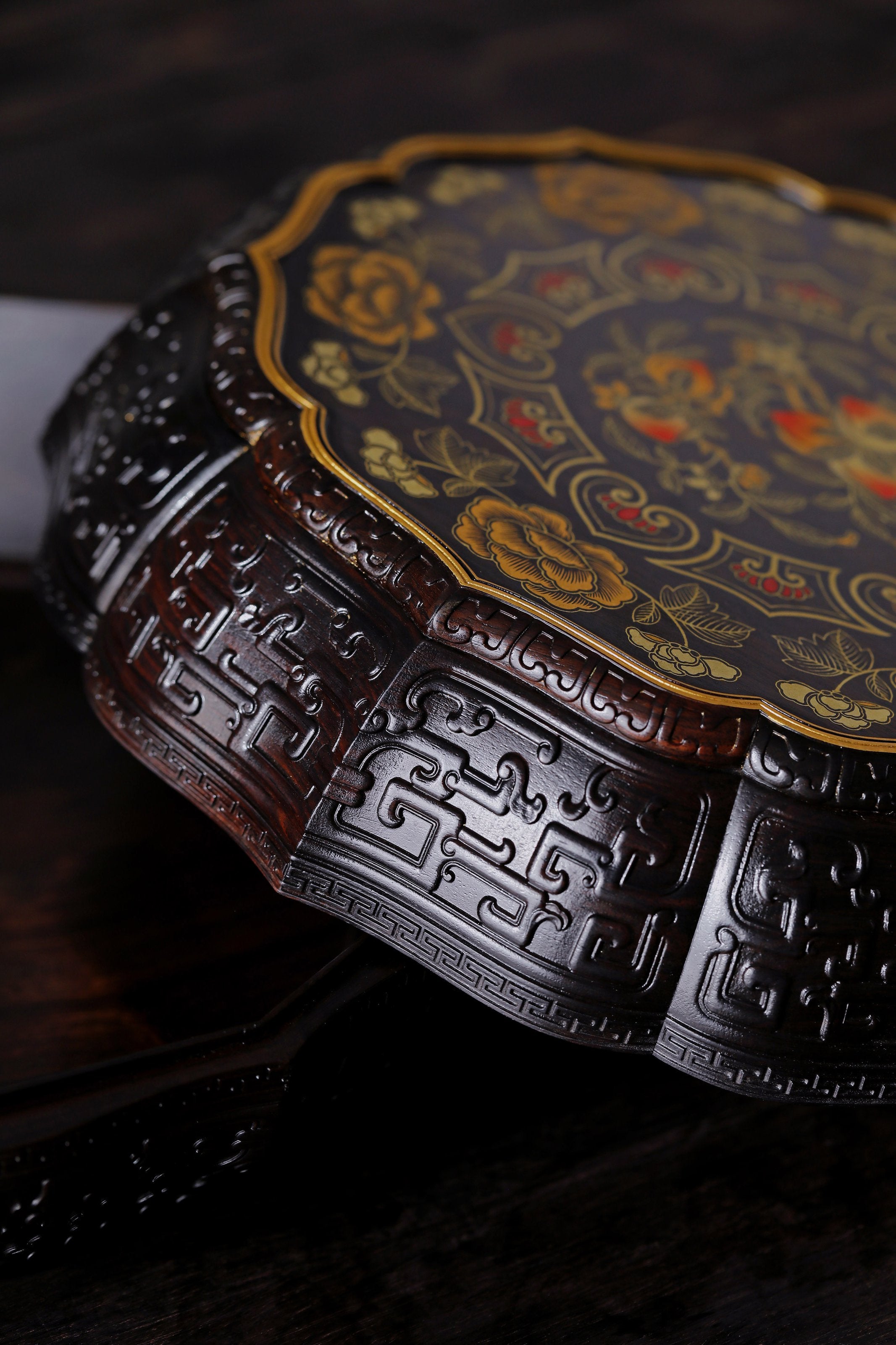 Purple sandalwood twelve-cornered fruit box symbolizing wealth and longevity