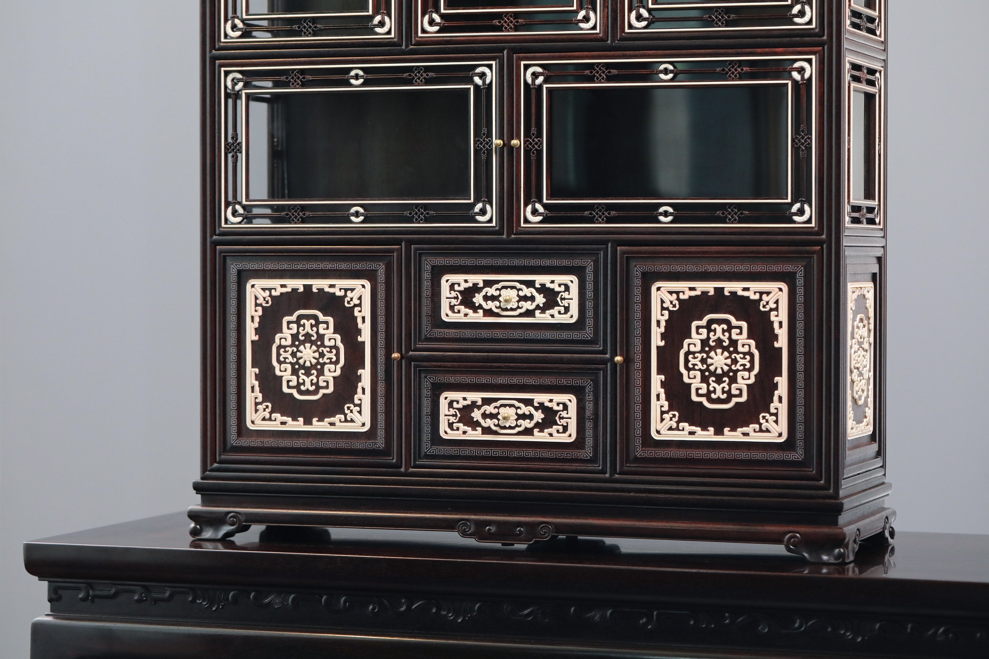 Small-leaf sandalwood table inlaid with mammoth ivory and pure silver cloisonné cloud pattern, display cabinet