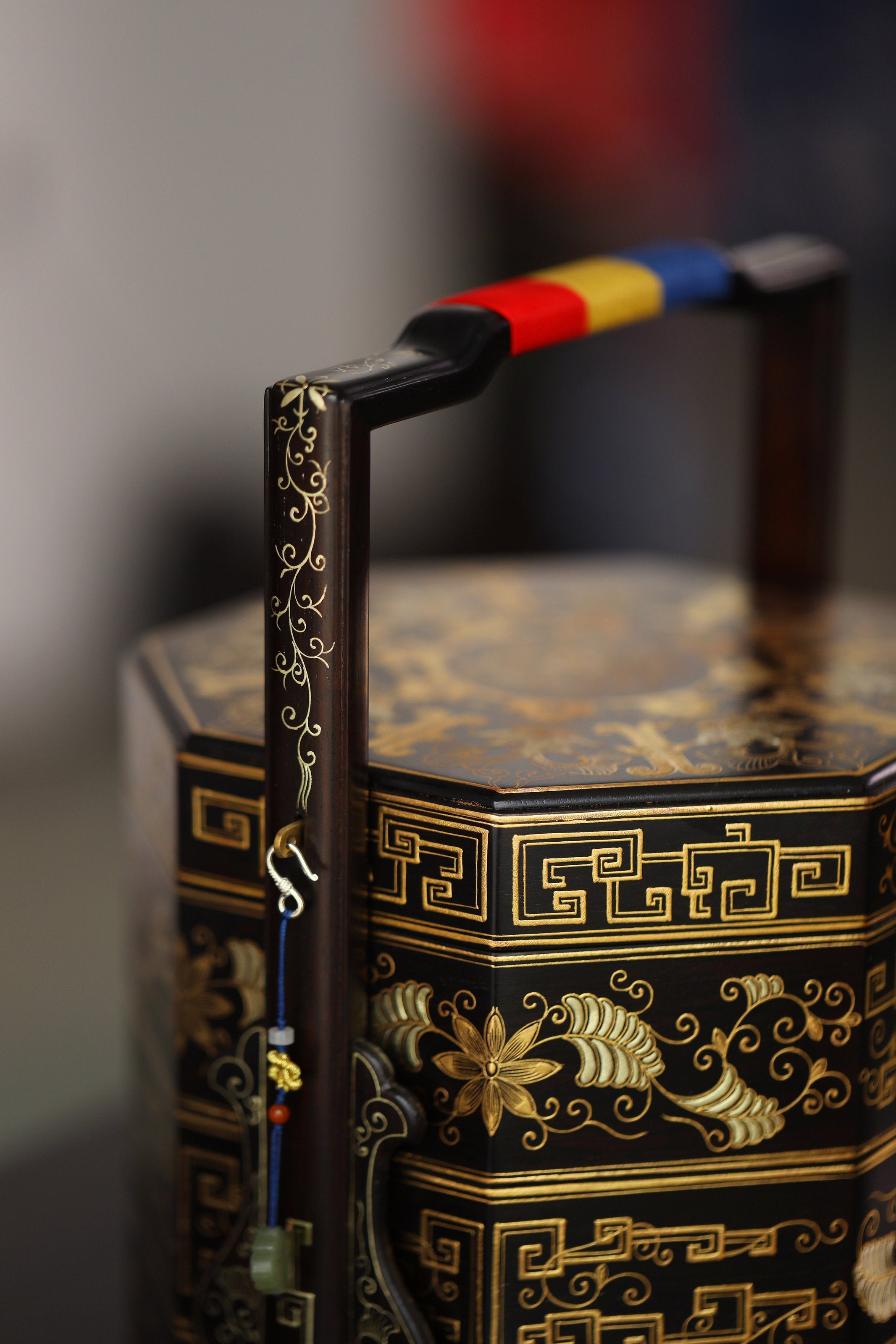 Purple sandalwood passionflower gilded octagonal carrying box